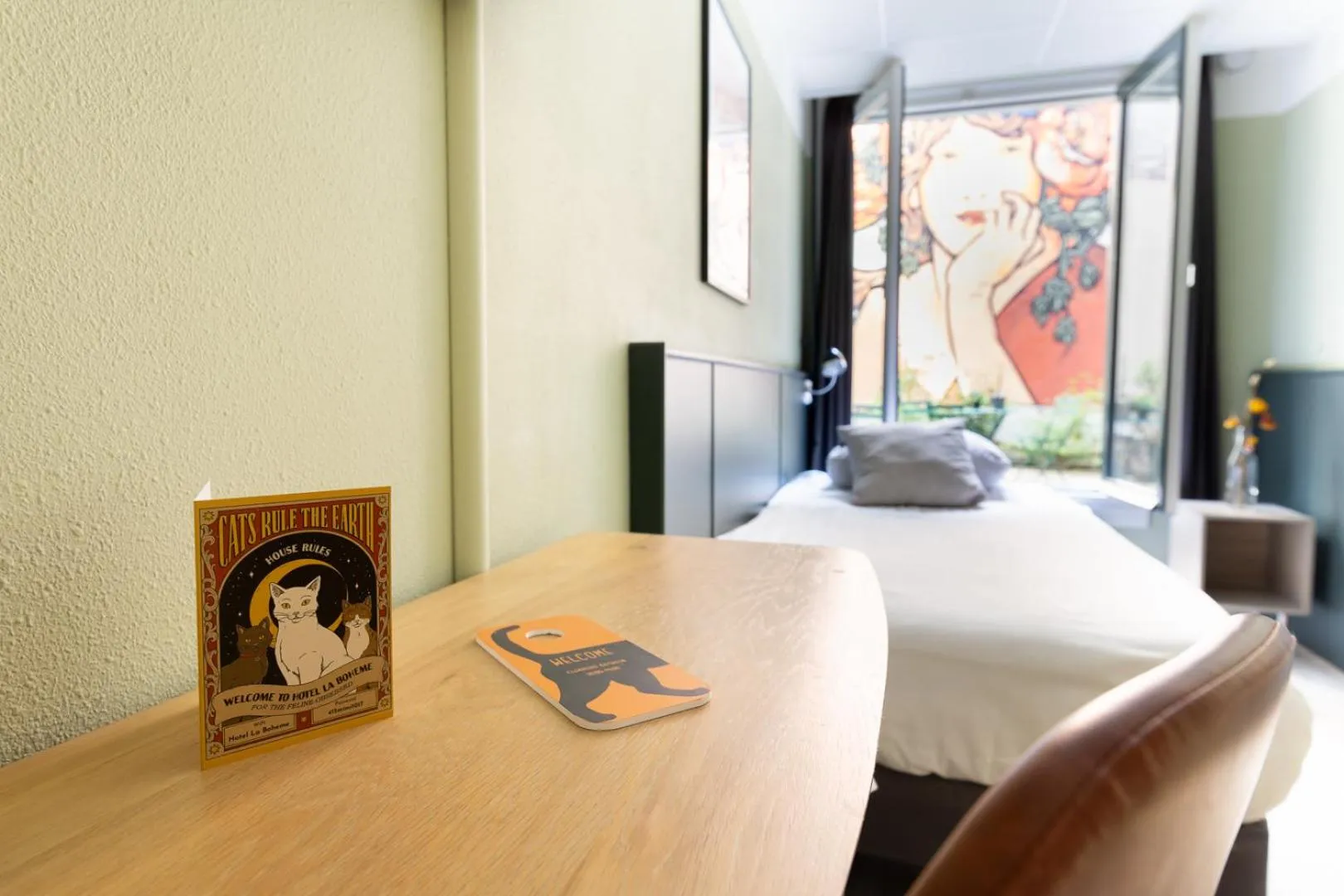 Bed in Hotel La Bohème