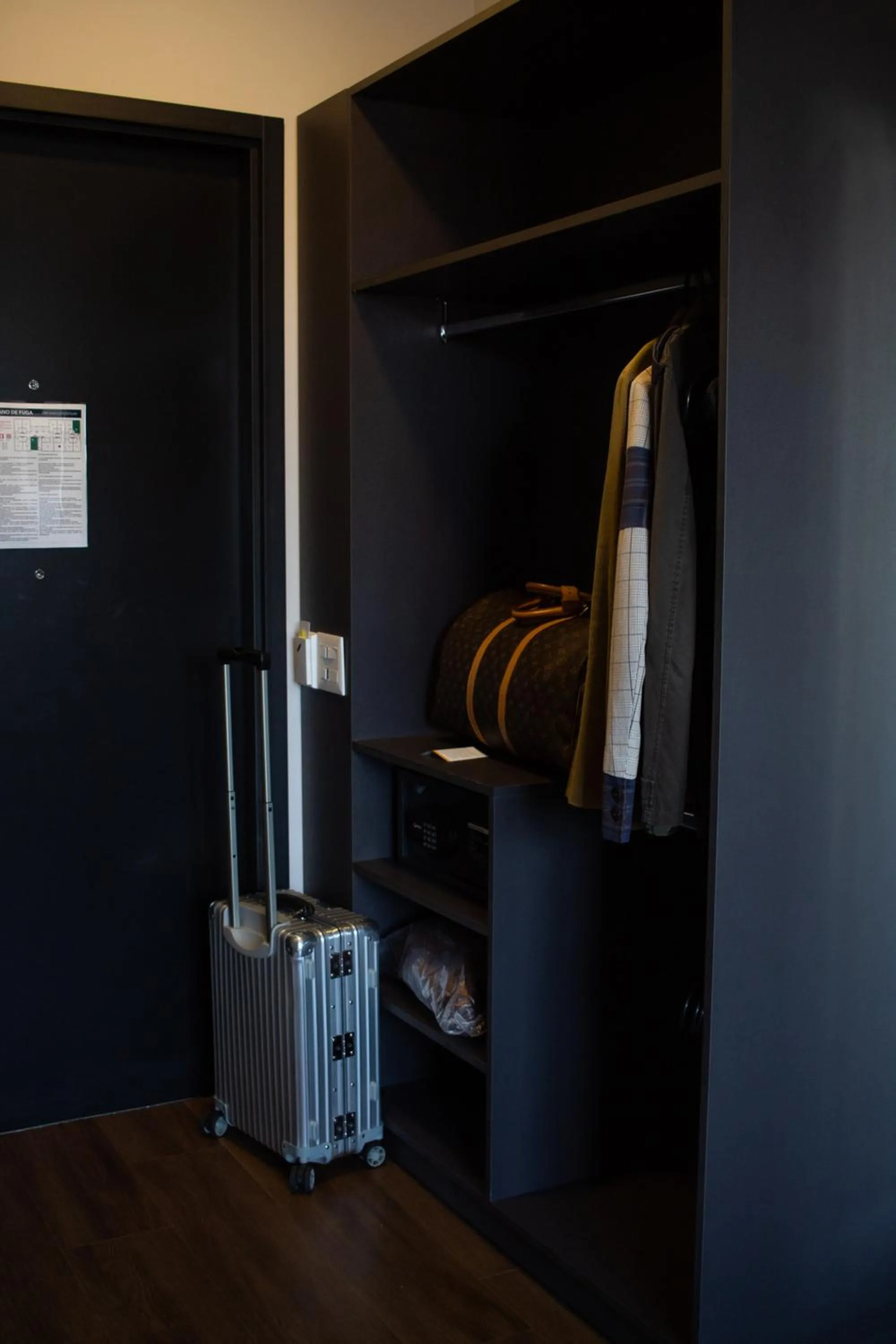 wardrobe in Comfort Hotel Presidente Prudente