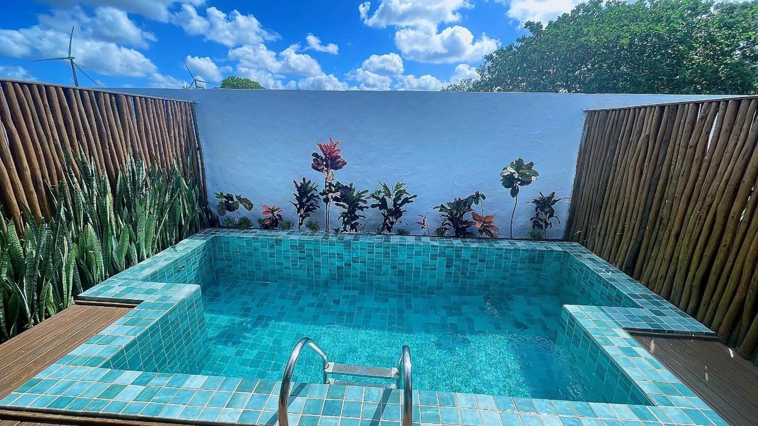 Swimming pool in Pousada Villa di Luna