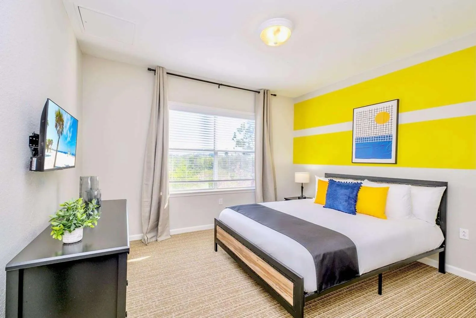 Bed in Upstay Pet-Friendly Condo 6 Minutes from Disney