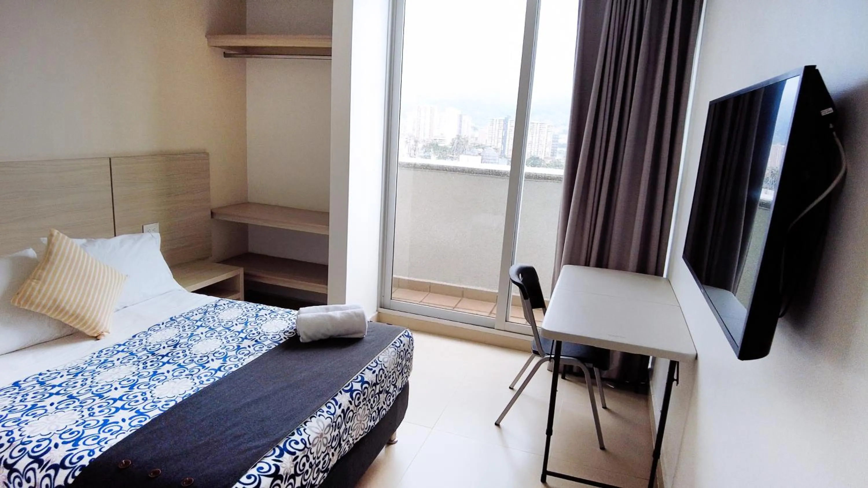 TV and multimedia, Bed in Hotel Las Olas Bello