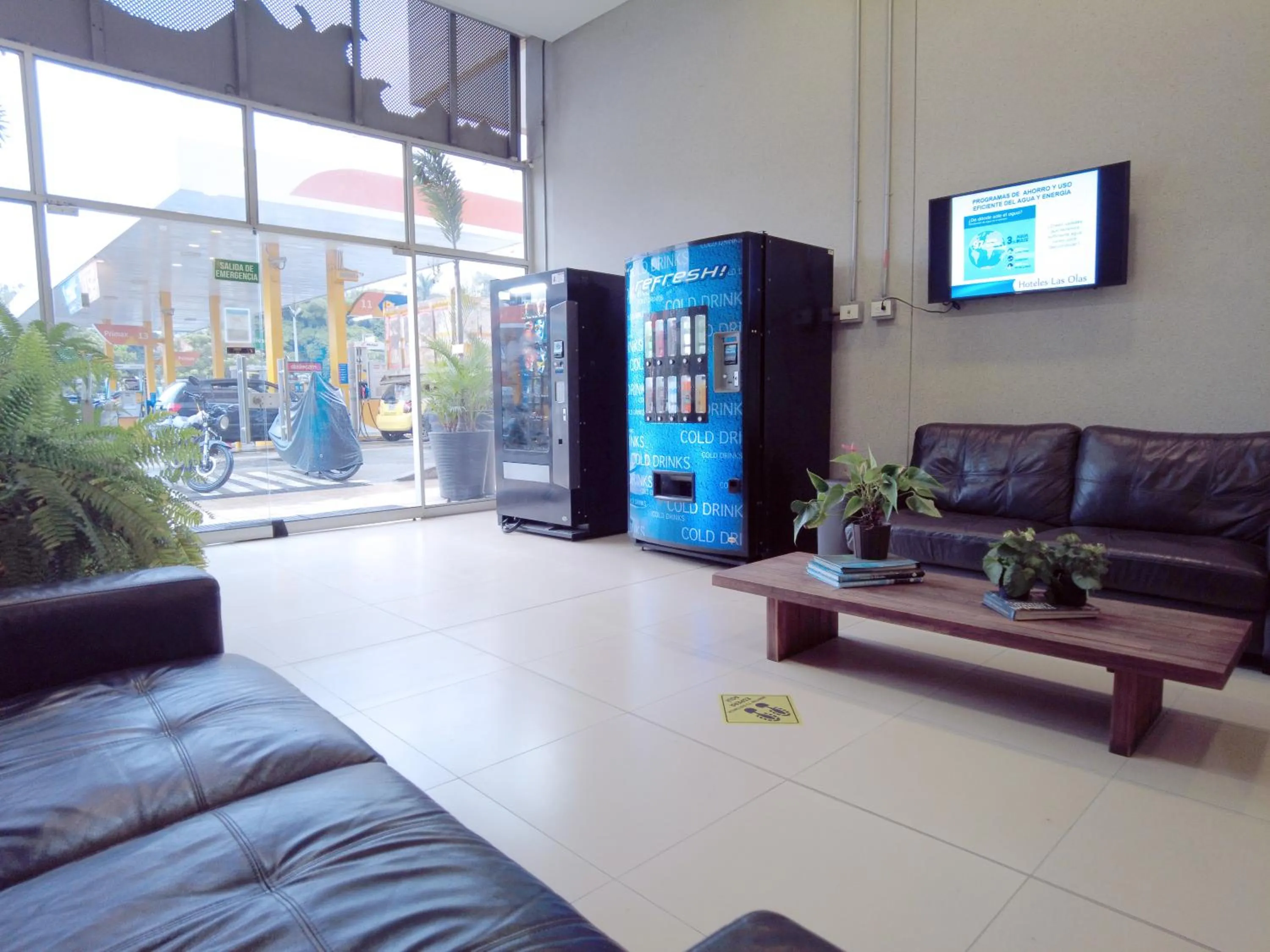 Communal lounge/ TV room in Hotel Las Olas Bello