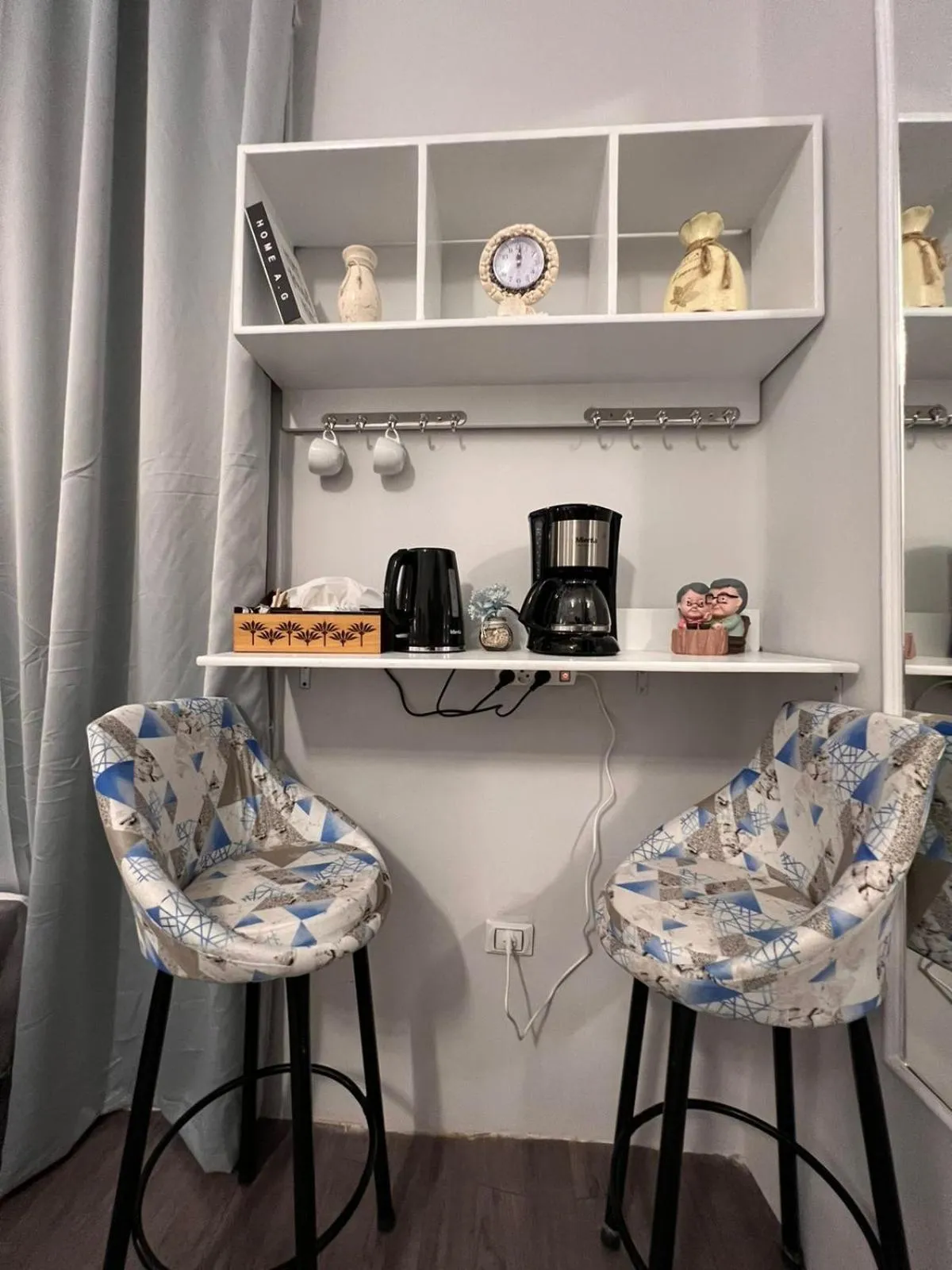 Coffee/tea facilities in downtown Family Suites