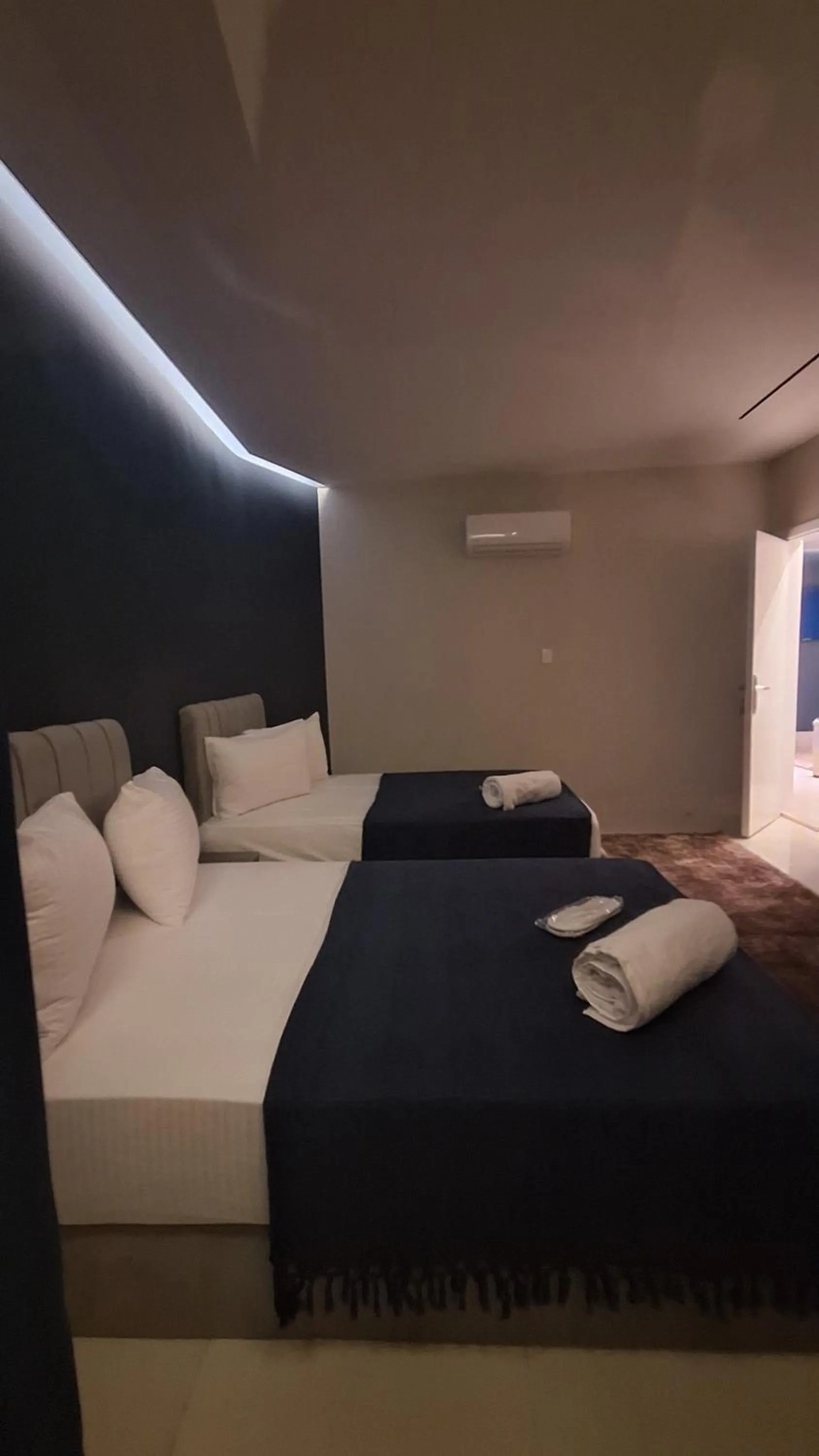 Photo of the whole room, Bed in downtown Family Suites