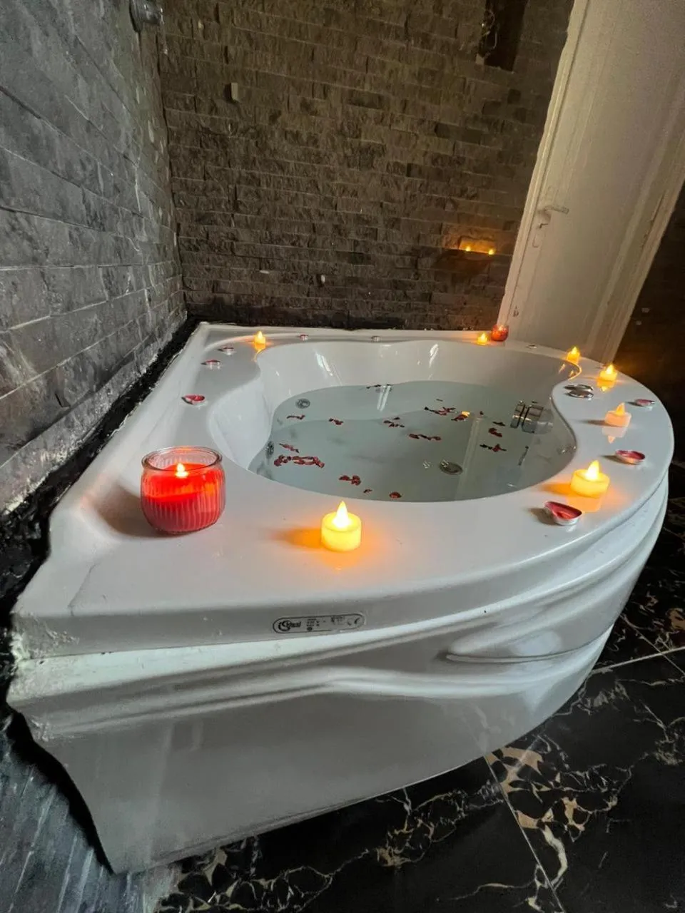 Bath in downtown Family Suites