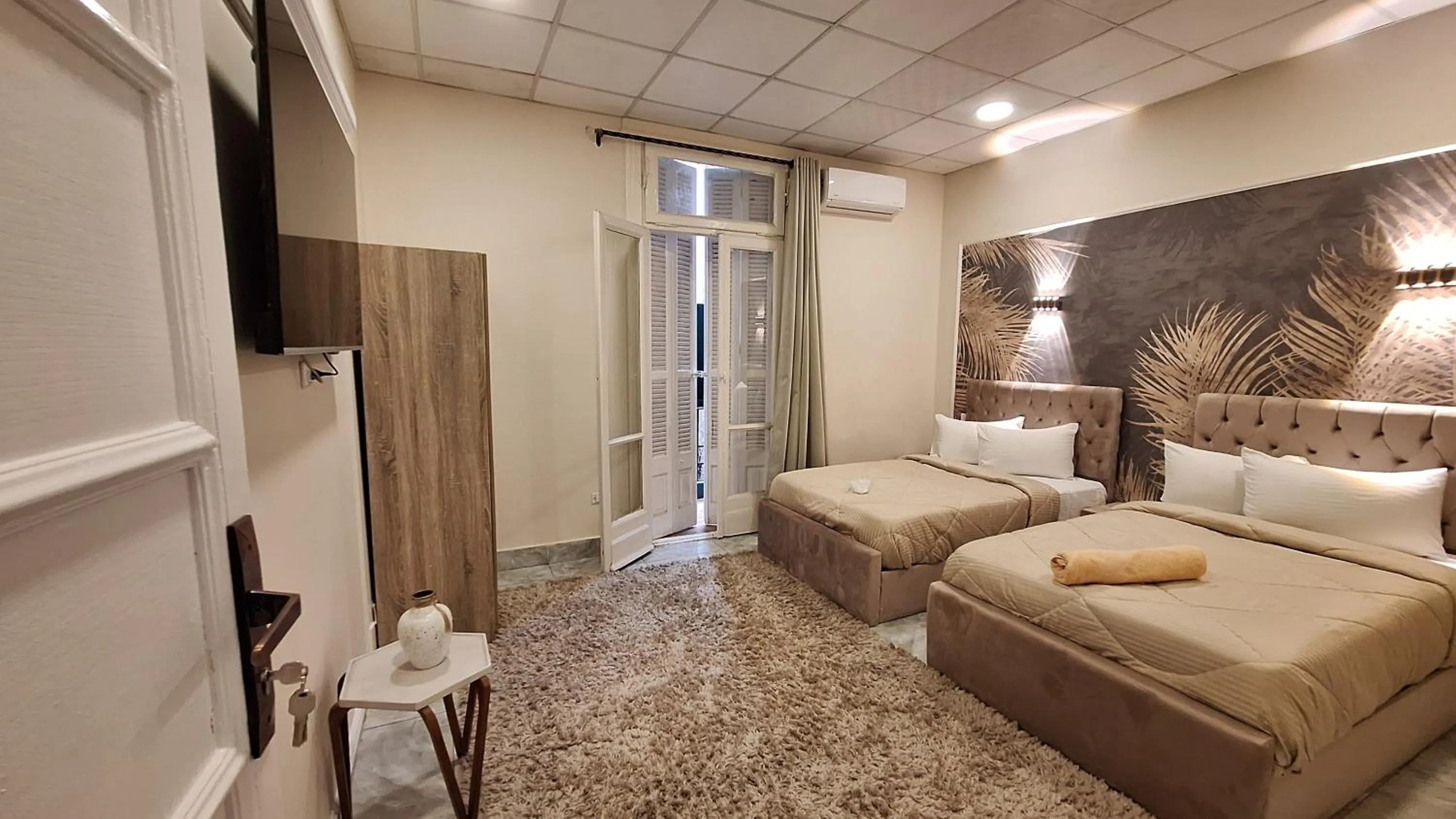 Photo of the whole room, Bed in downtown Family Suites