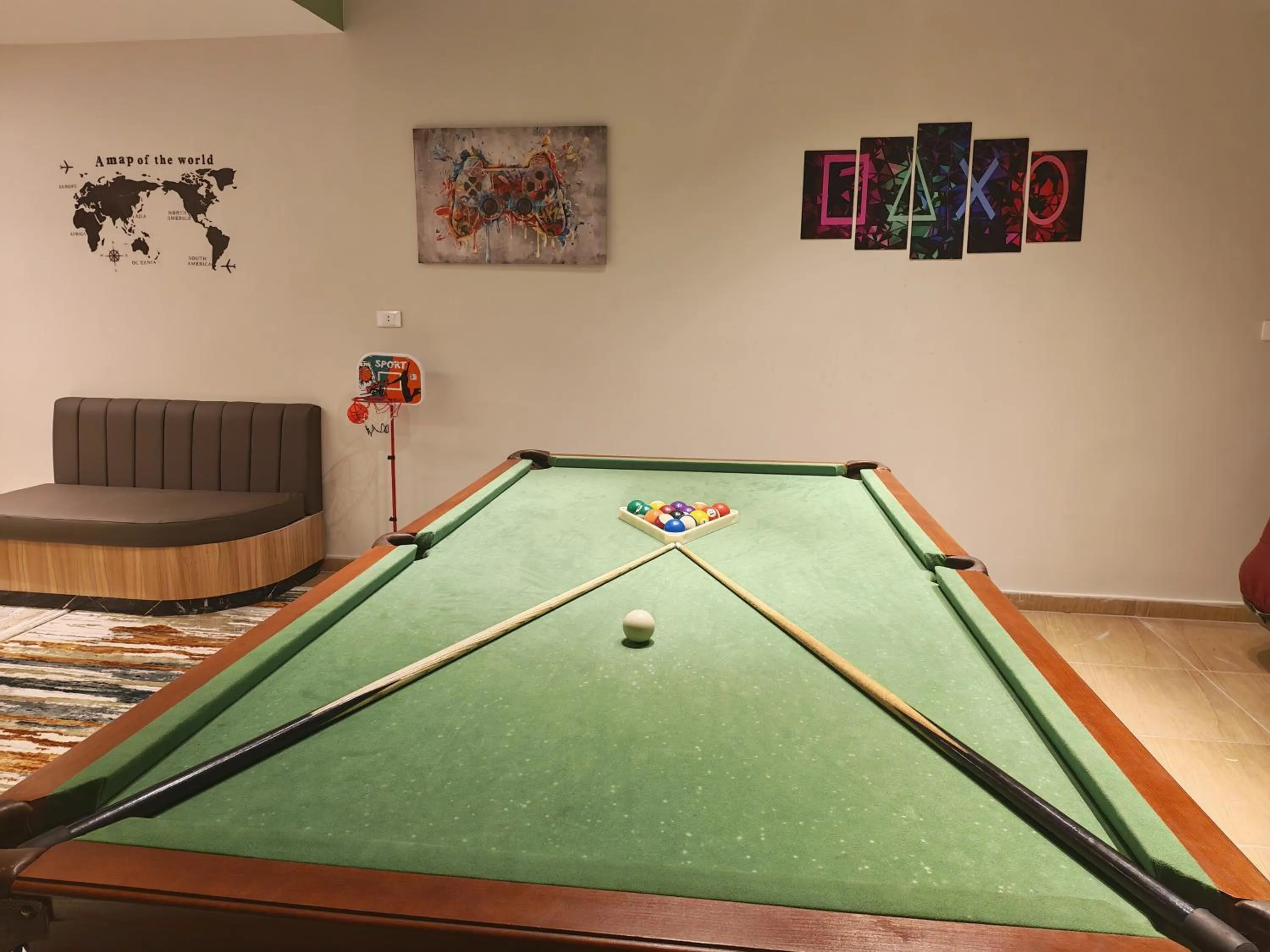 Billiard in downtown Family Suites