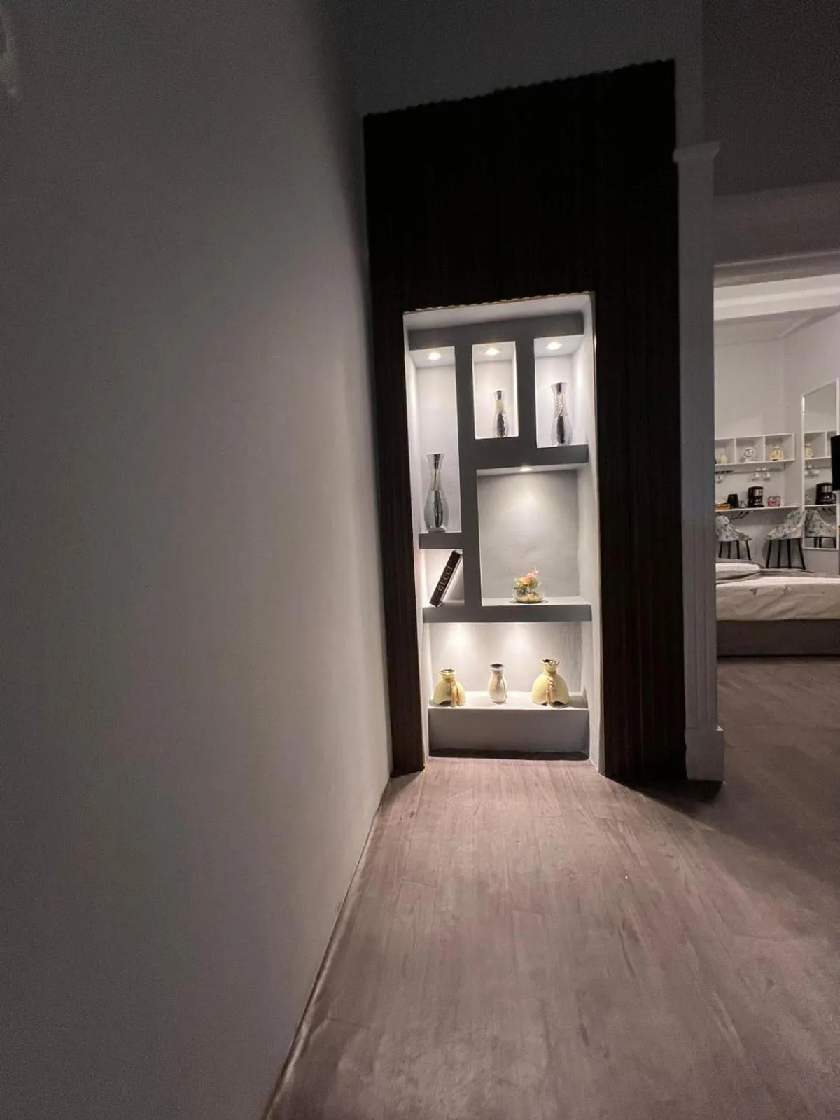 Facade/entrance in downtown Family Suites