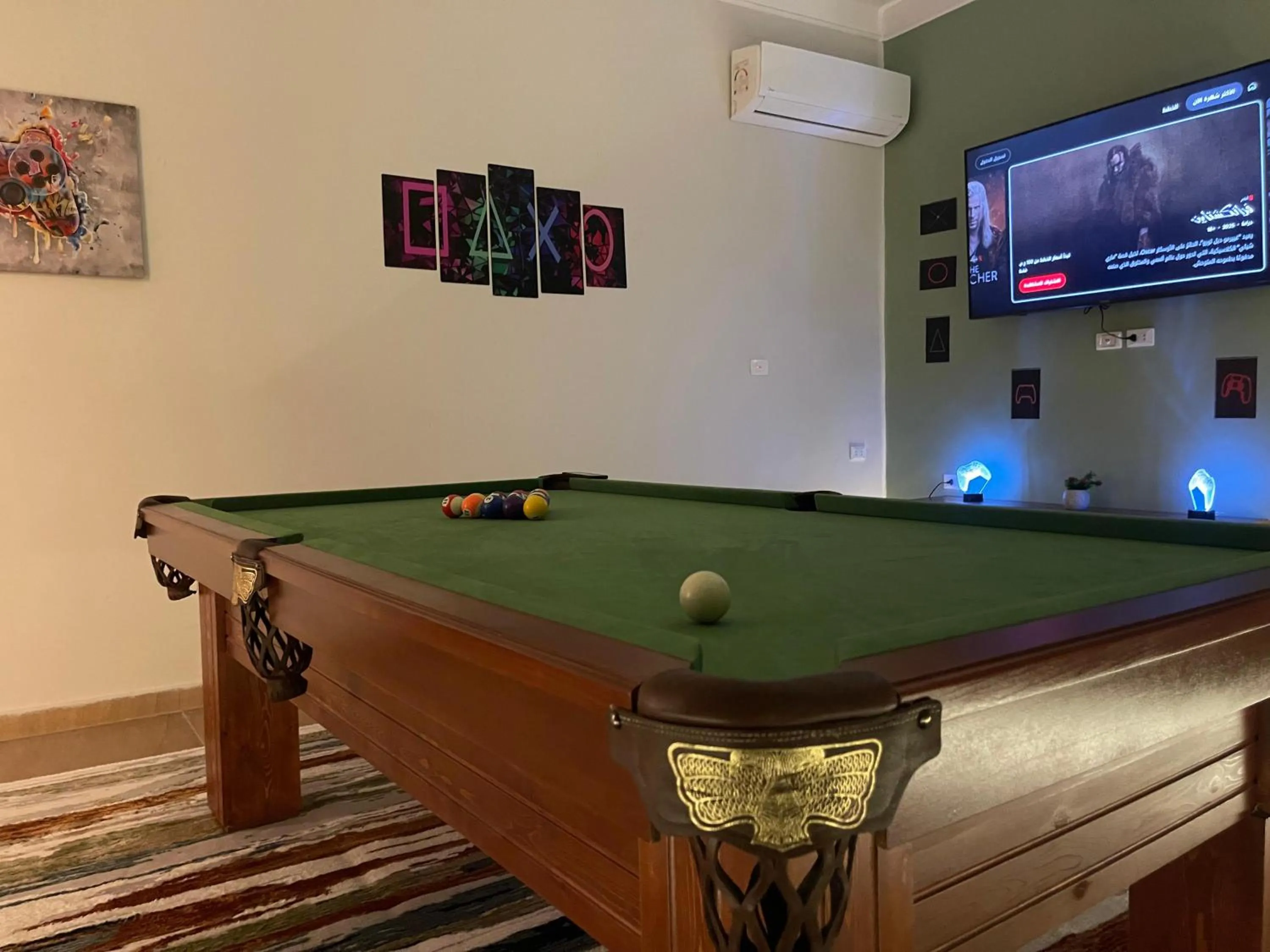 Billiard in downtown Family Suites
