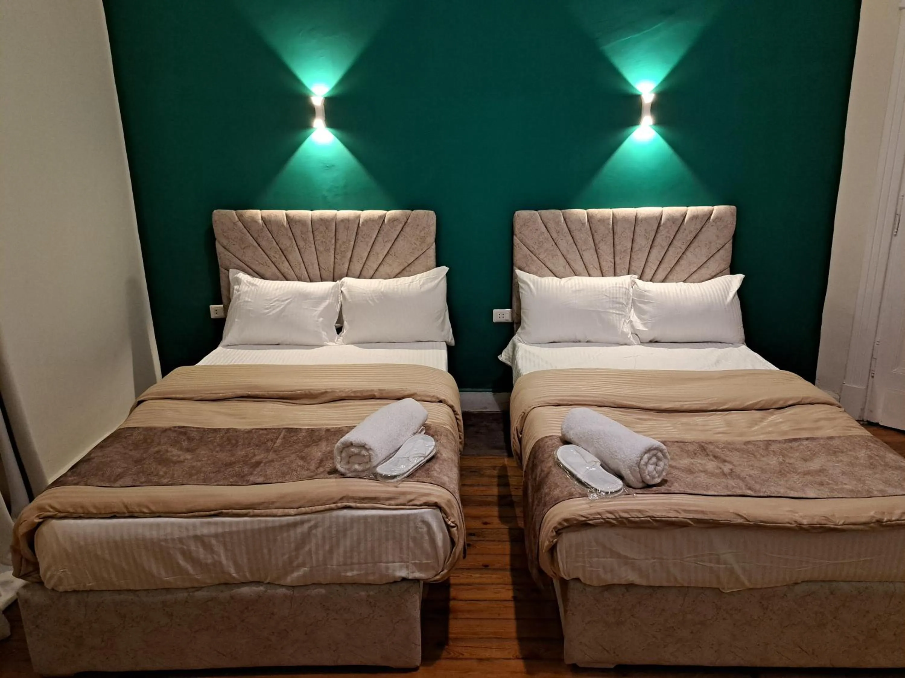 Photo of the whole room, Bed in downtown Family Suites