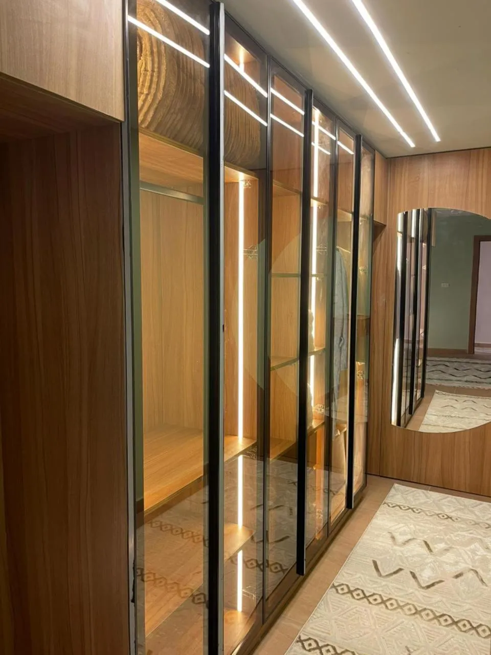 wardrobe, Bed in downtown Family Suites