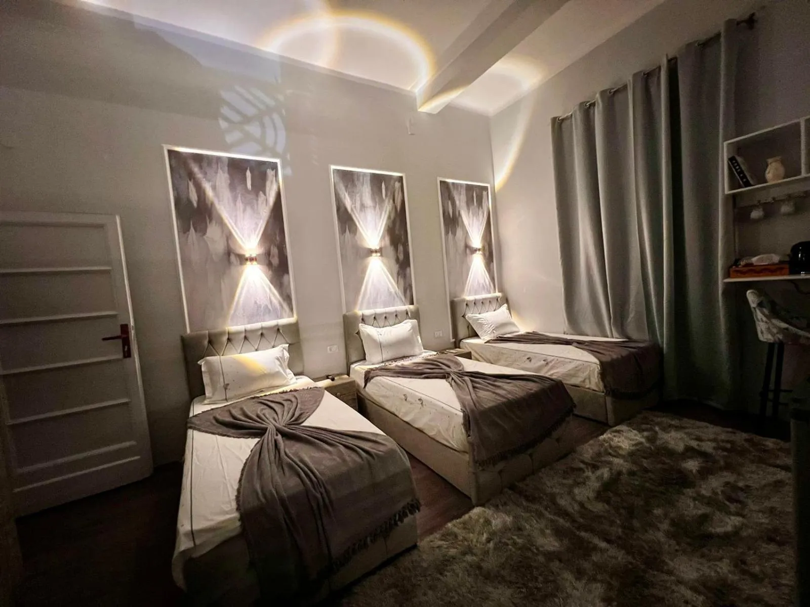 Photo of the whole room, Bed in downtown Family Suites