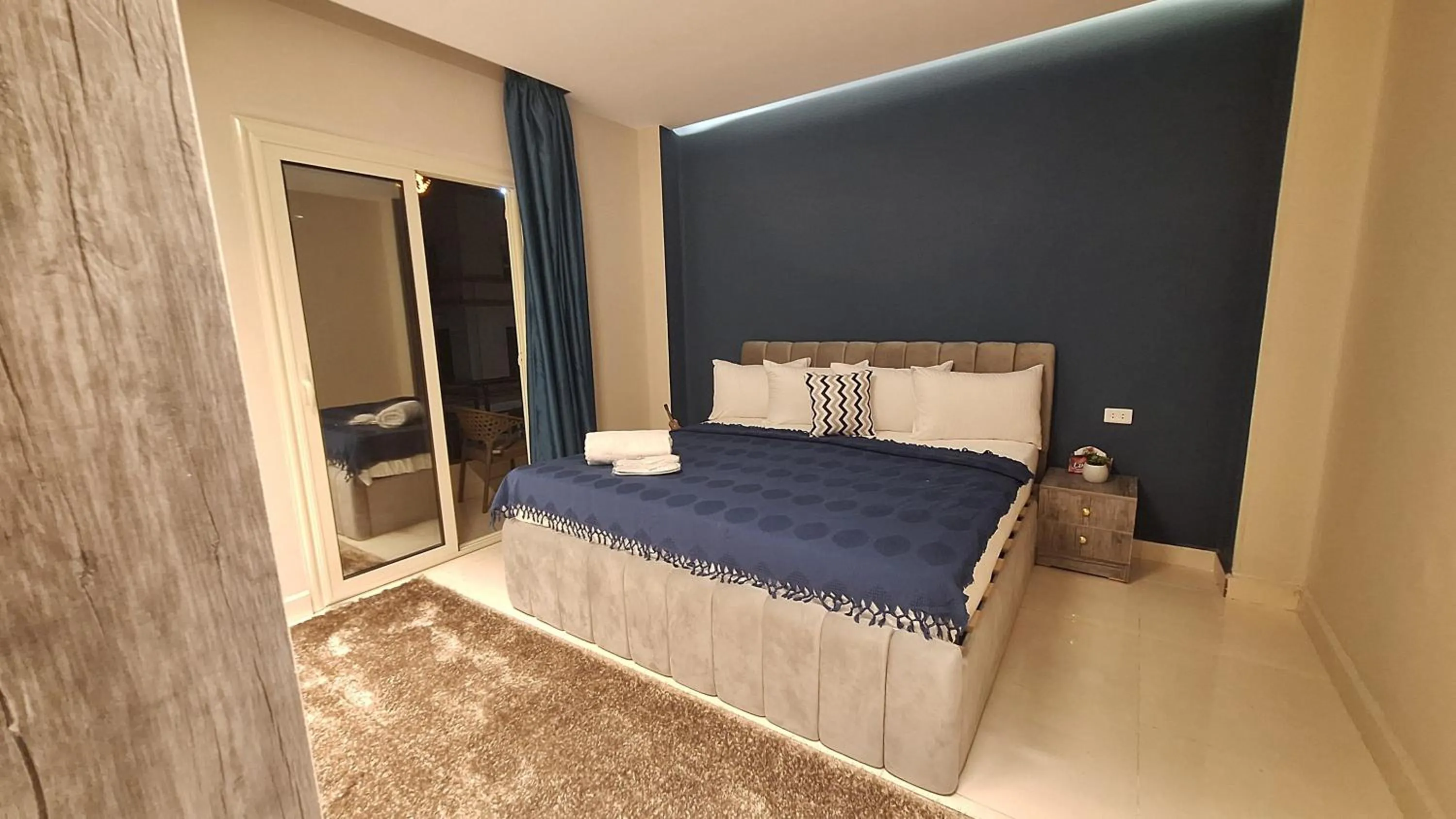 Photo of the whole room, Bed in downtown Family Suites