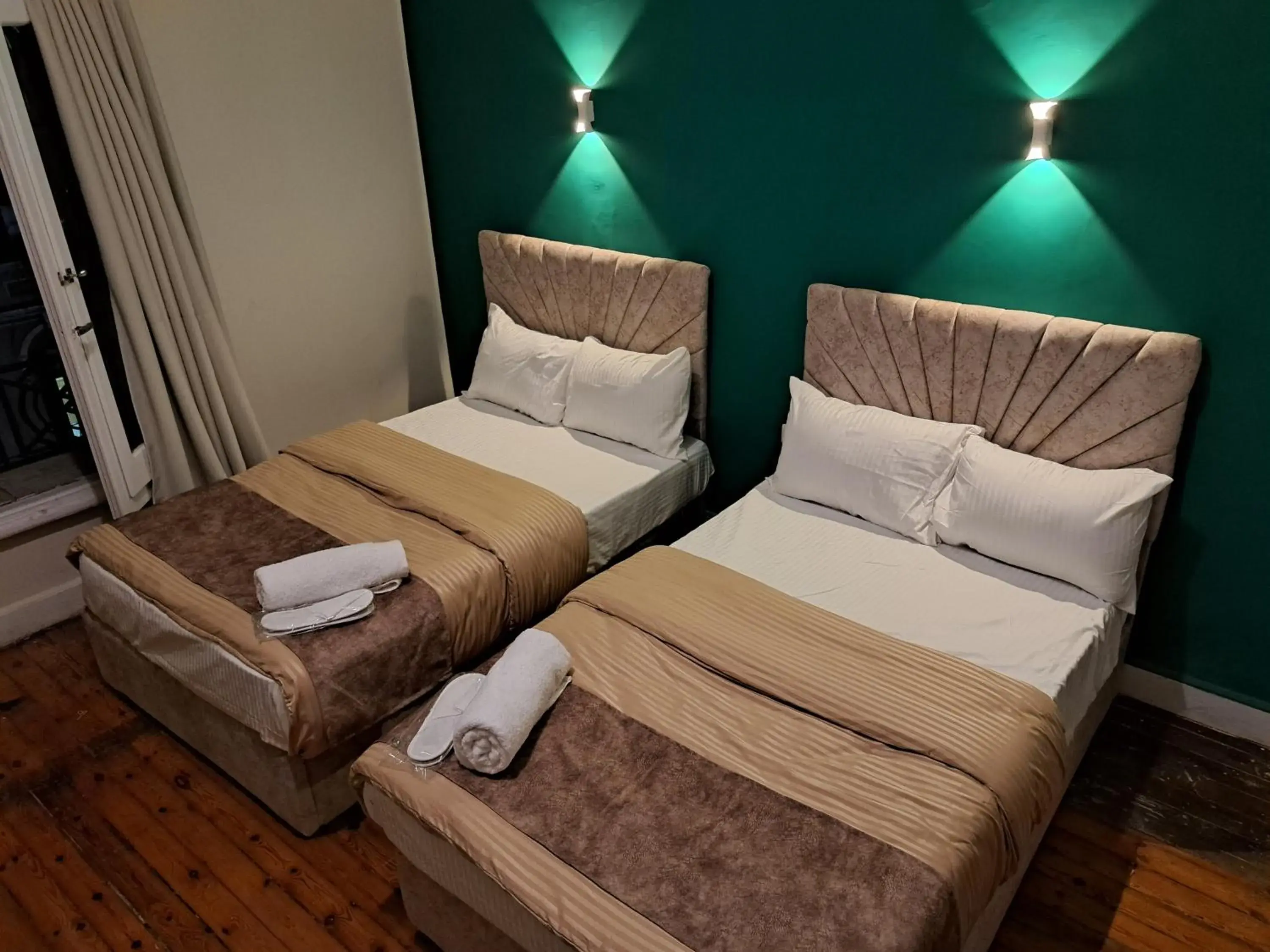 Junior Suite with Balcony in downtown Family Suites Junior Suite with Balcony in downtown Family Suites