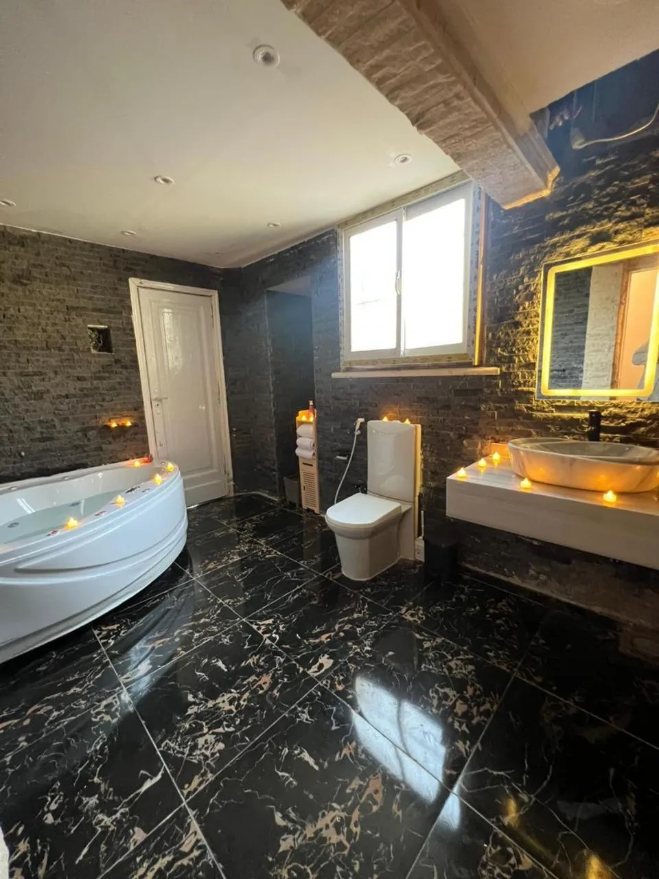 Toilet, Bed in downtown Family Suites