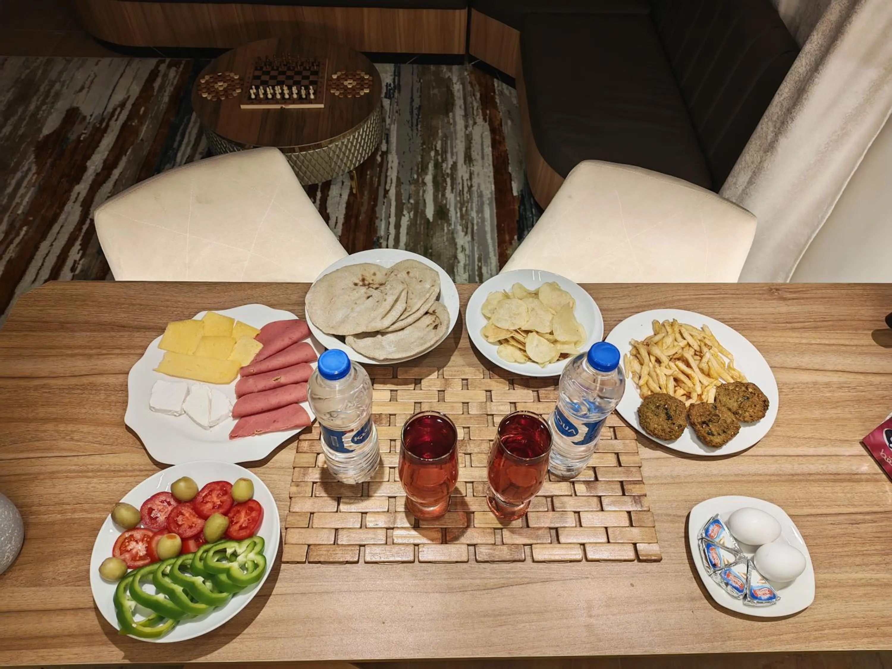 Breakfast in downtown Family Suites