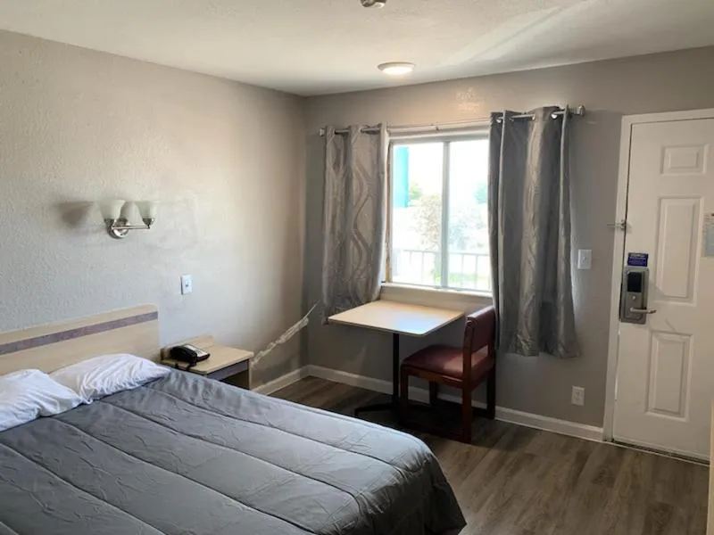 View (from property/room), Bed in Loyalty Inn Columbus