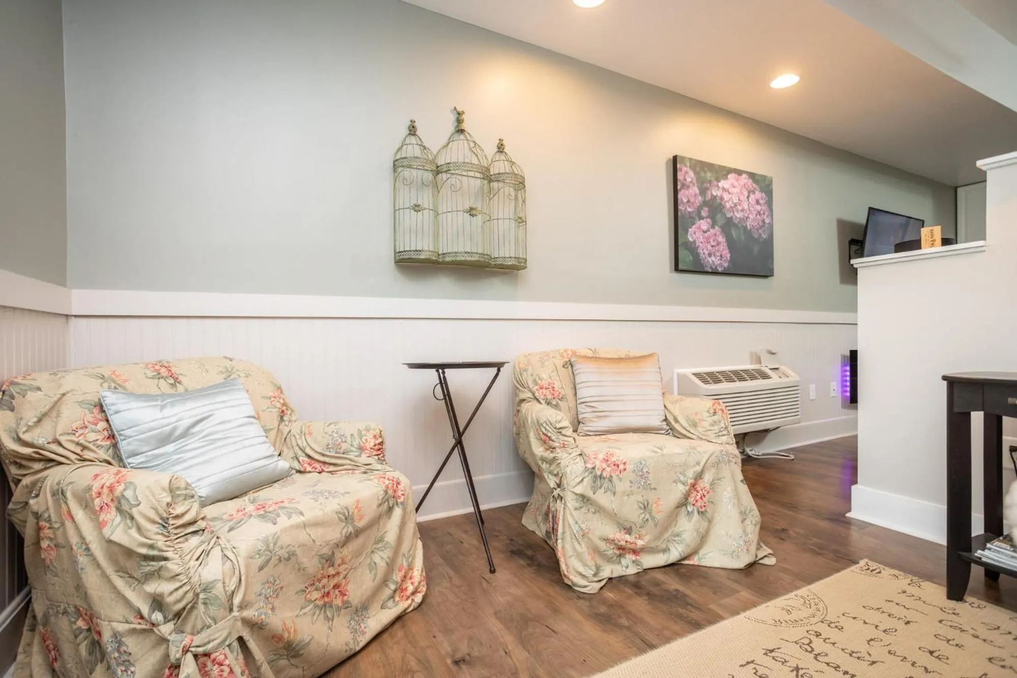 Seating area in By the Side of the Road Inn & Cottages