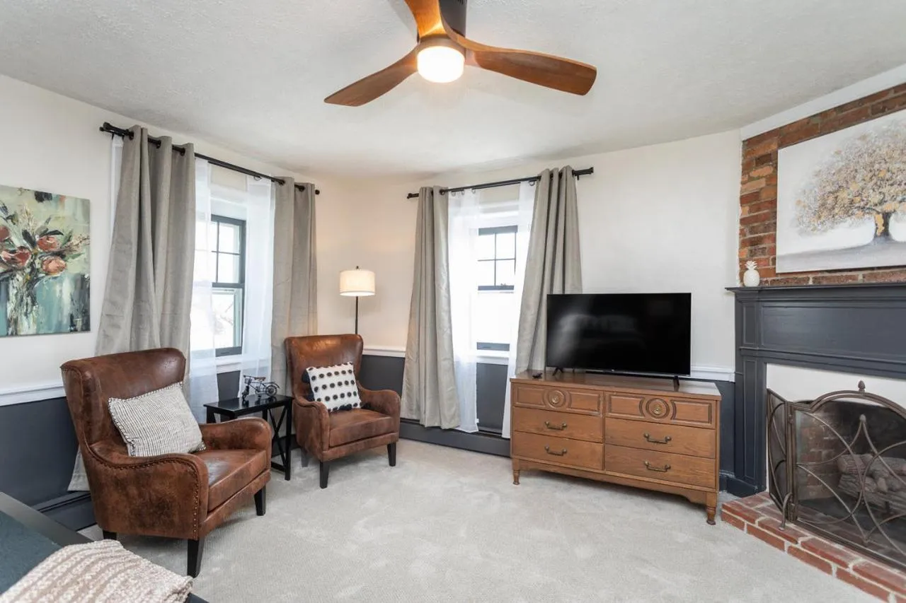 Seating area in By the Side of the Road Inn & Cottages