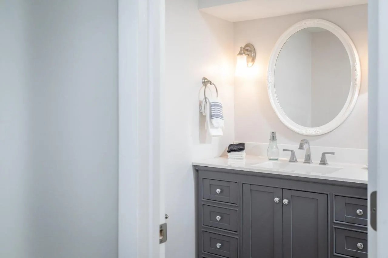Bathroom in By the Side of the Road Inn & Cottages