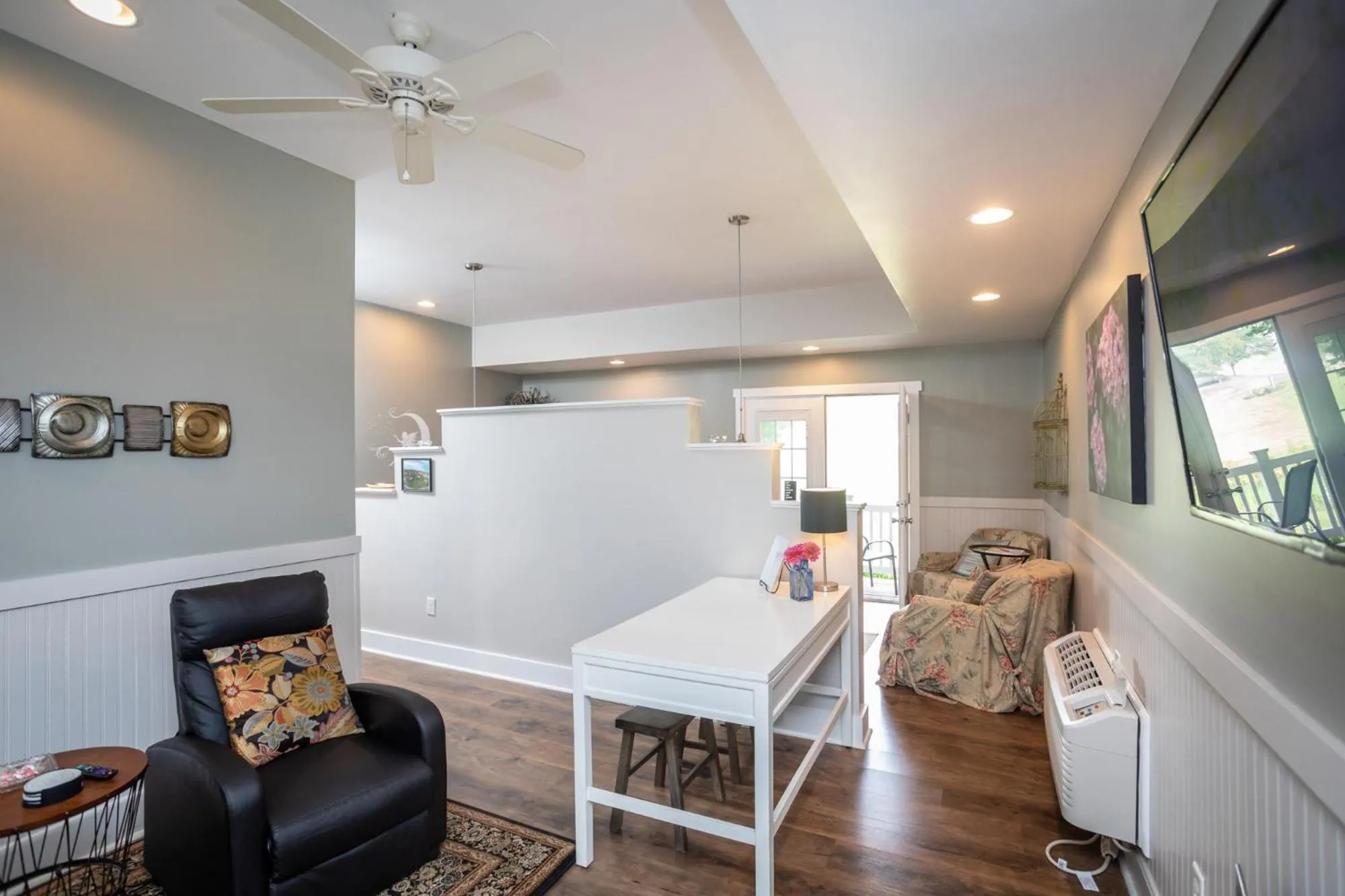 Living room in By the Side of the Road Inn & Cottages