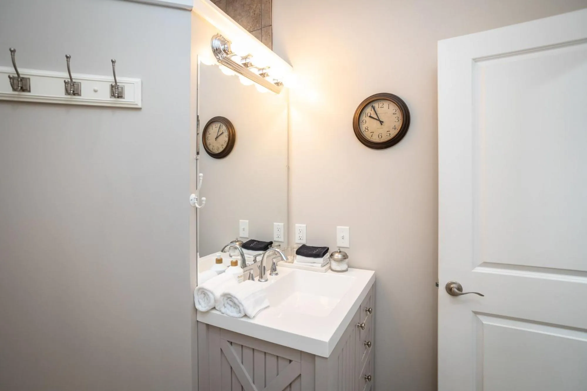 Bathroom in By the Side of the Road Inn & Cottages