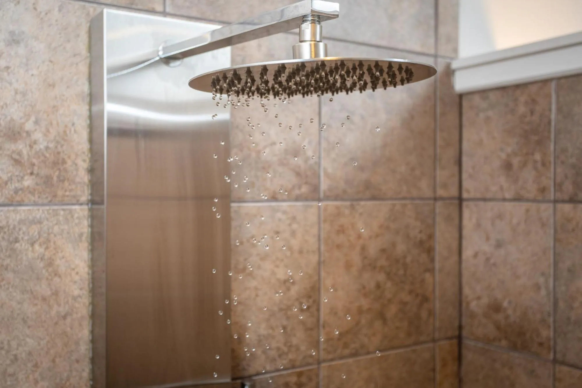 Shower in By the Side of the Road Inn & Cottages