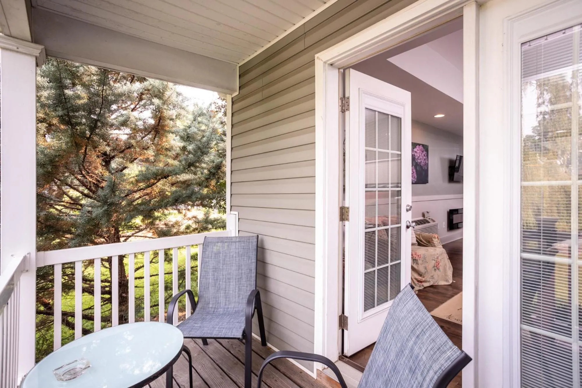 Day in By the Side of the Road Inn & Cottages