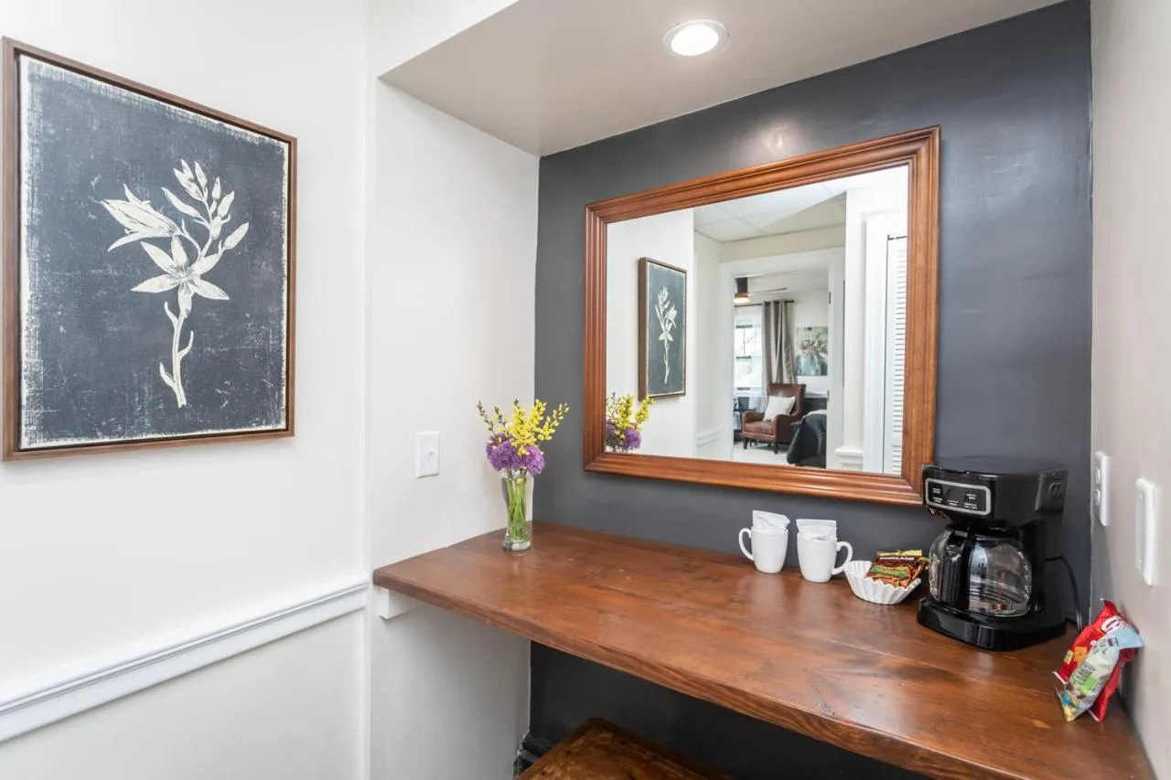 Coffee/tea facilities in By the Side of the Road Inn & Cottages