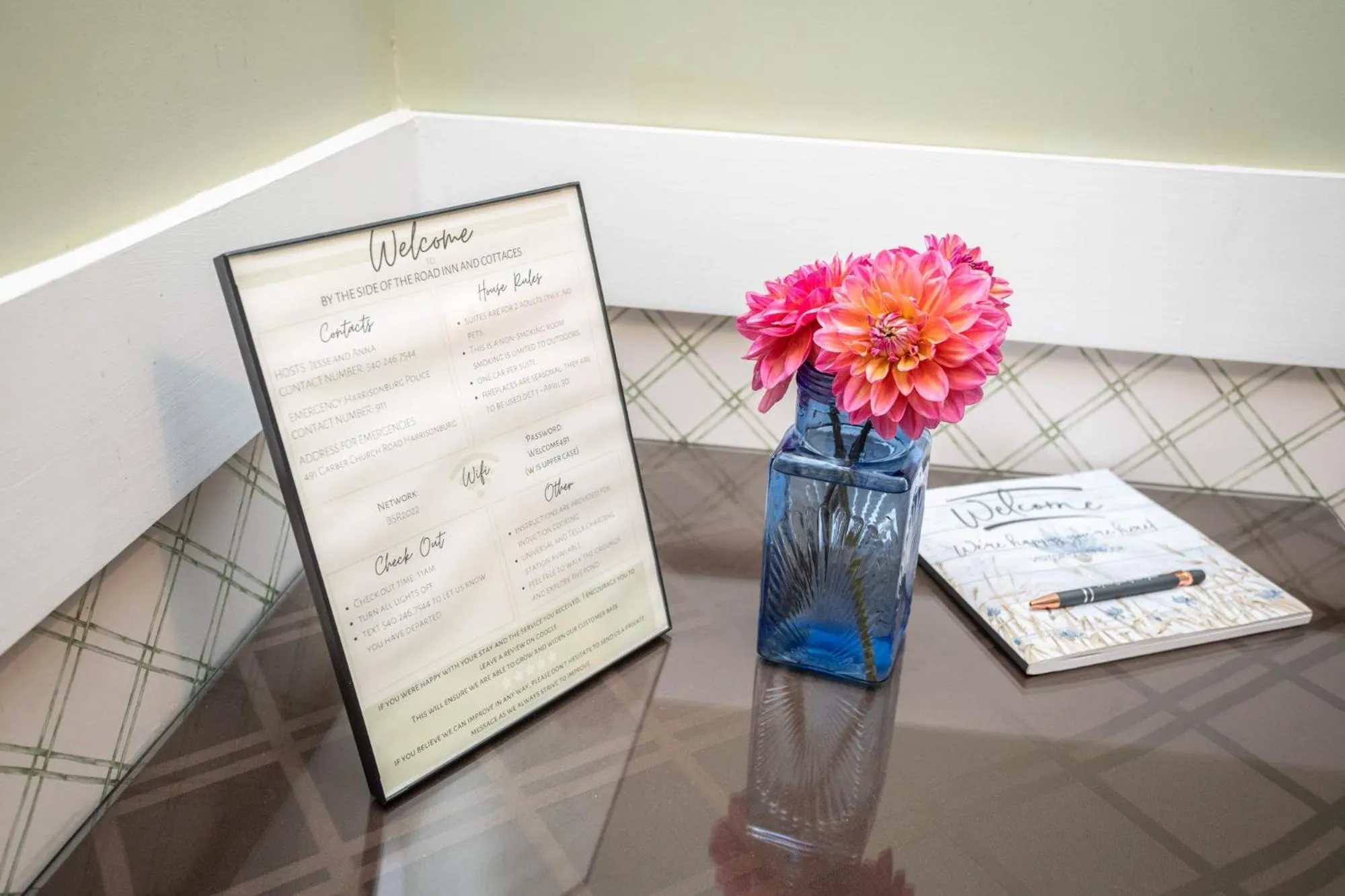 Decorative detail in By the Side of the Road Inn & Cottages