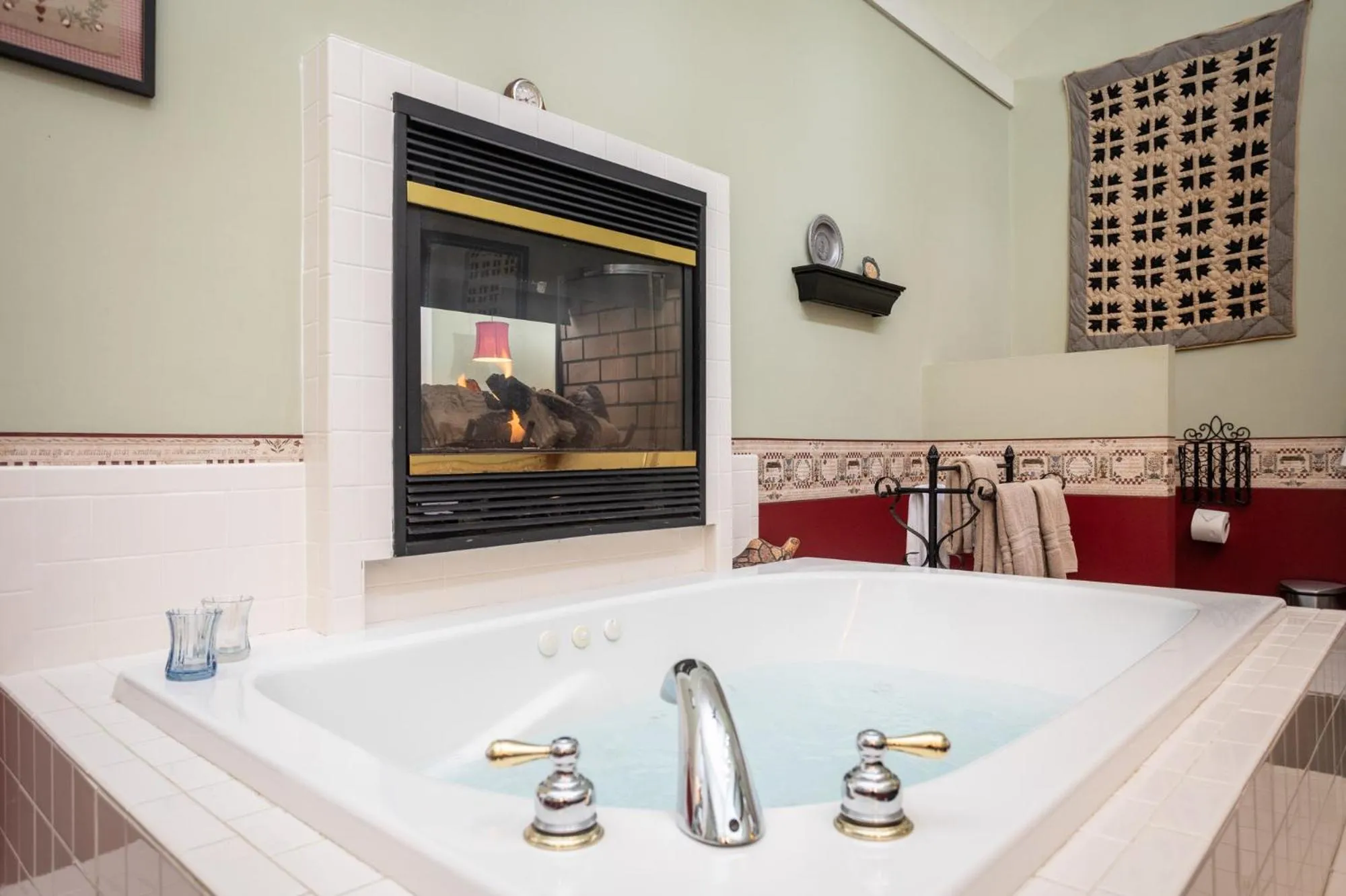 Bathroom in By the Side of the Road Inn & Cottages