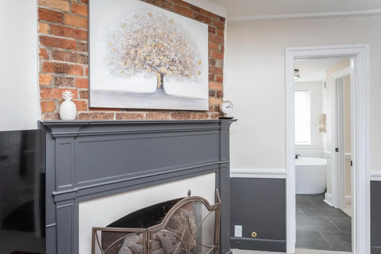 Decorative detail in By the Side of the Road Inn & Cottages