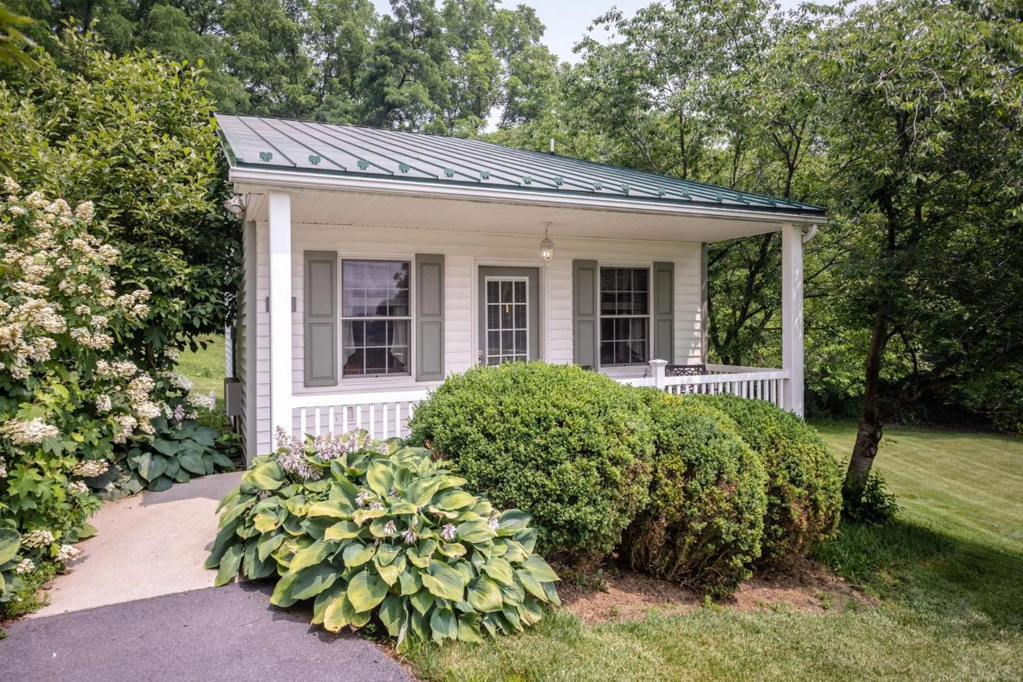 Property building in By the Side of the Road Inn & Cottages