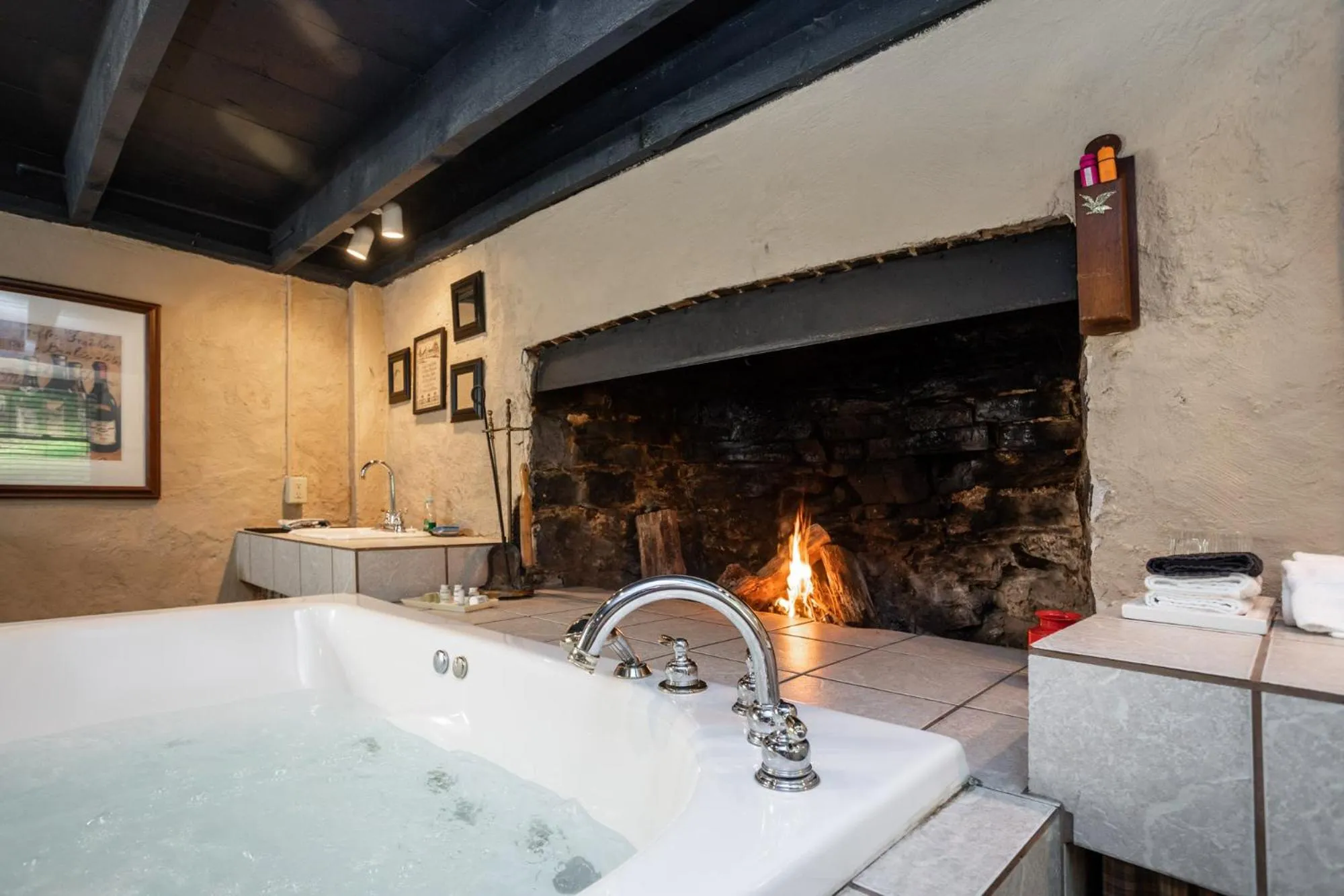 Bath in By the Side of the Road Inn & Cottages