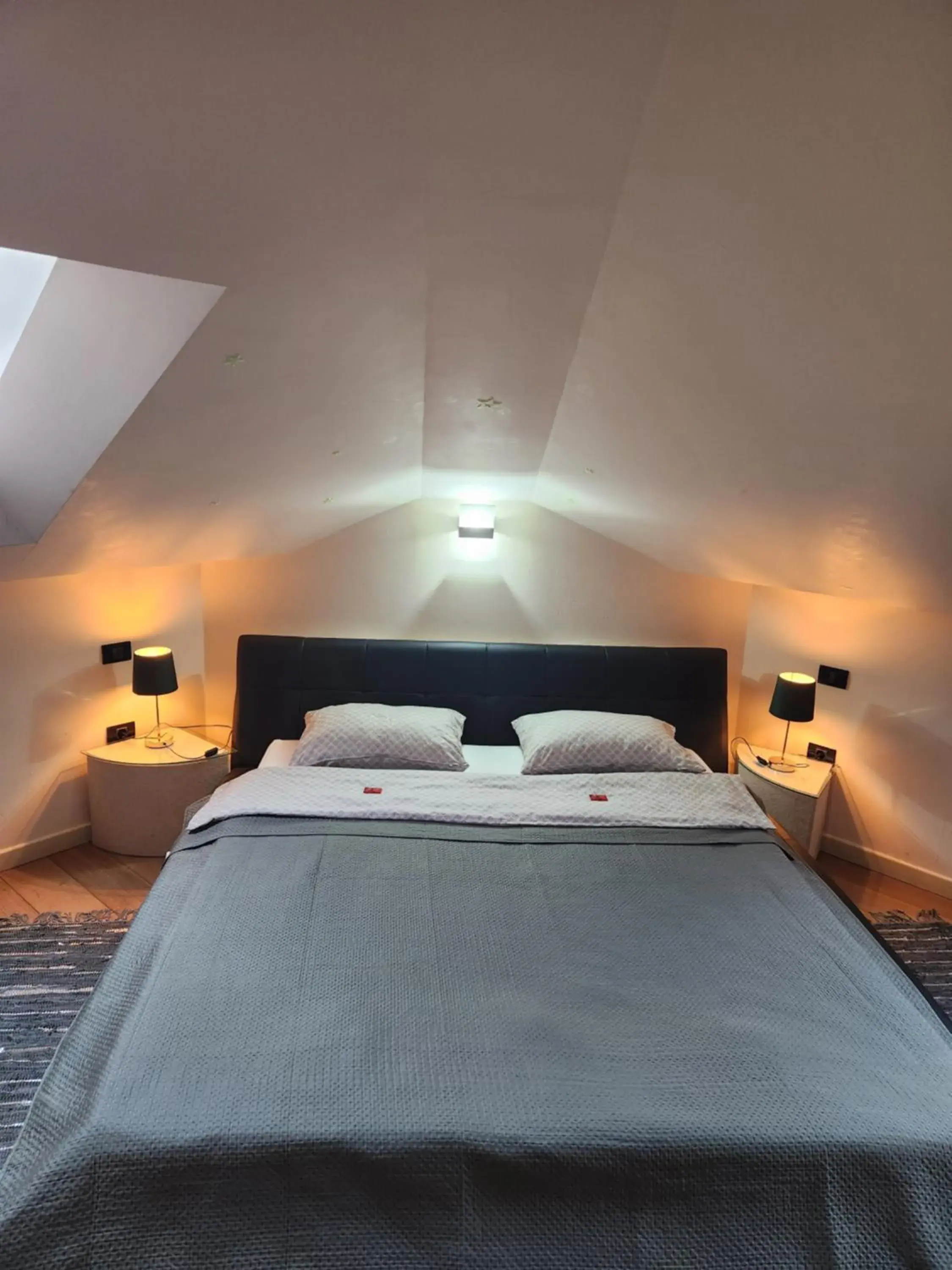Two-Bedroom Apartment in Central Terrace Escape with Jacuzzi Two-Bedroom Apartment in Central Terrace Escape with Jacuzzi