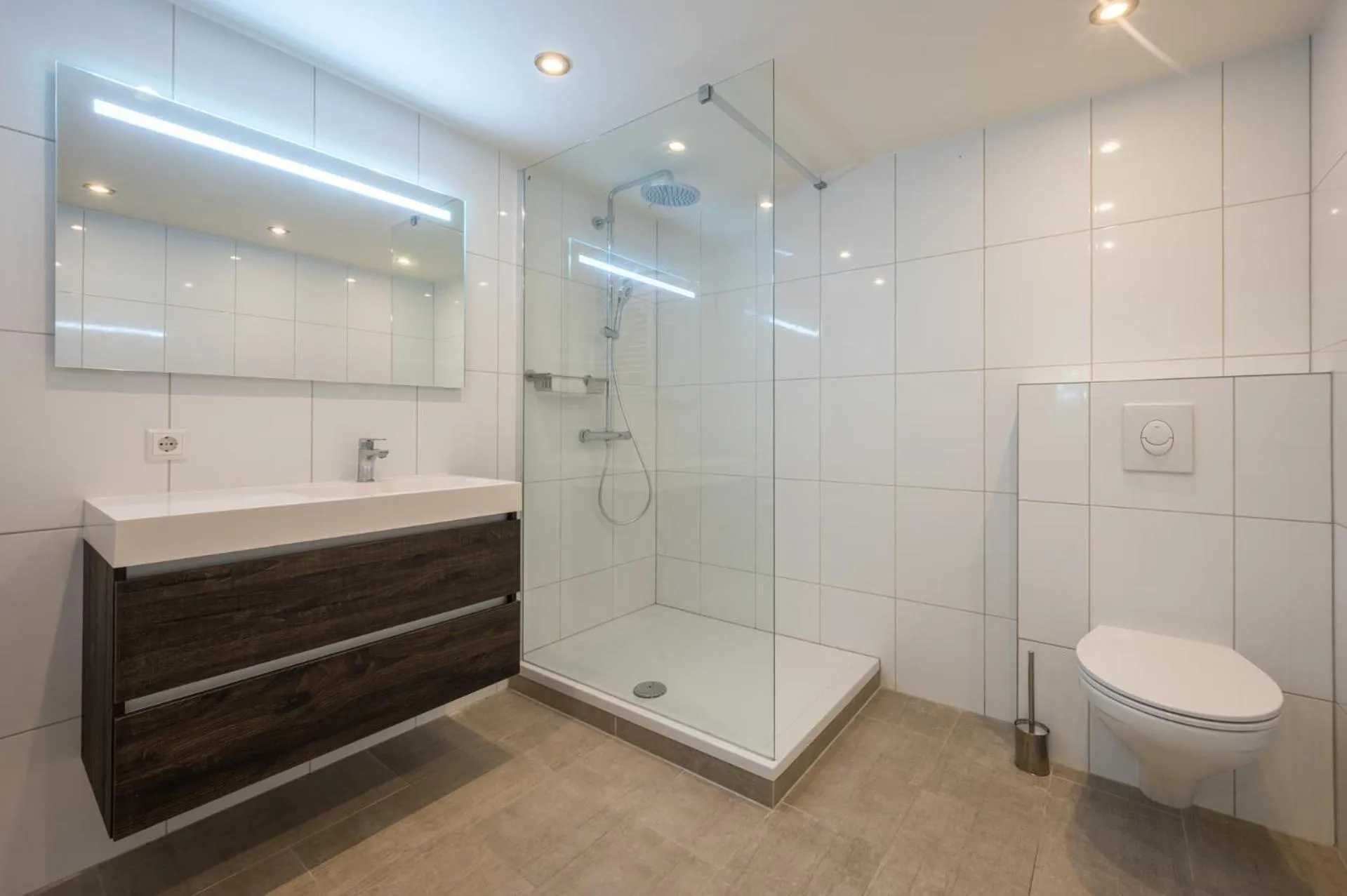 Bathroom in Boutique Hotel Chariot - Amsterdam Schiphol Airport