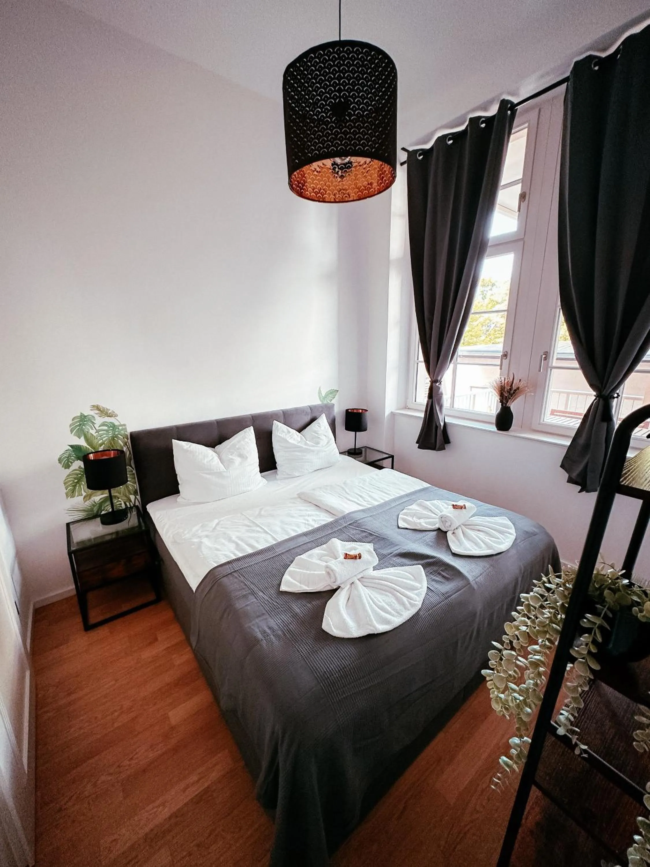 Bed in Oasis Appart - Wohnen im Königspark - Elbhang Dresden - große Terrasse - Netflix - TG