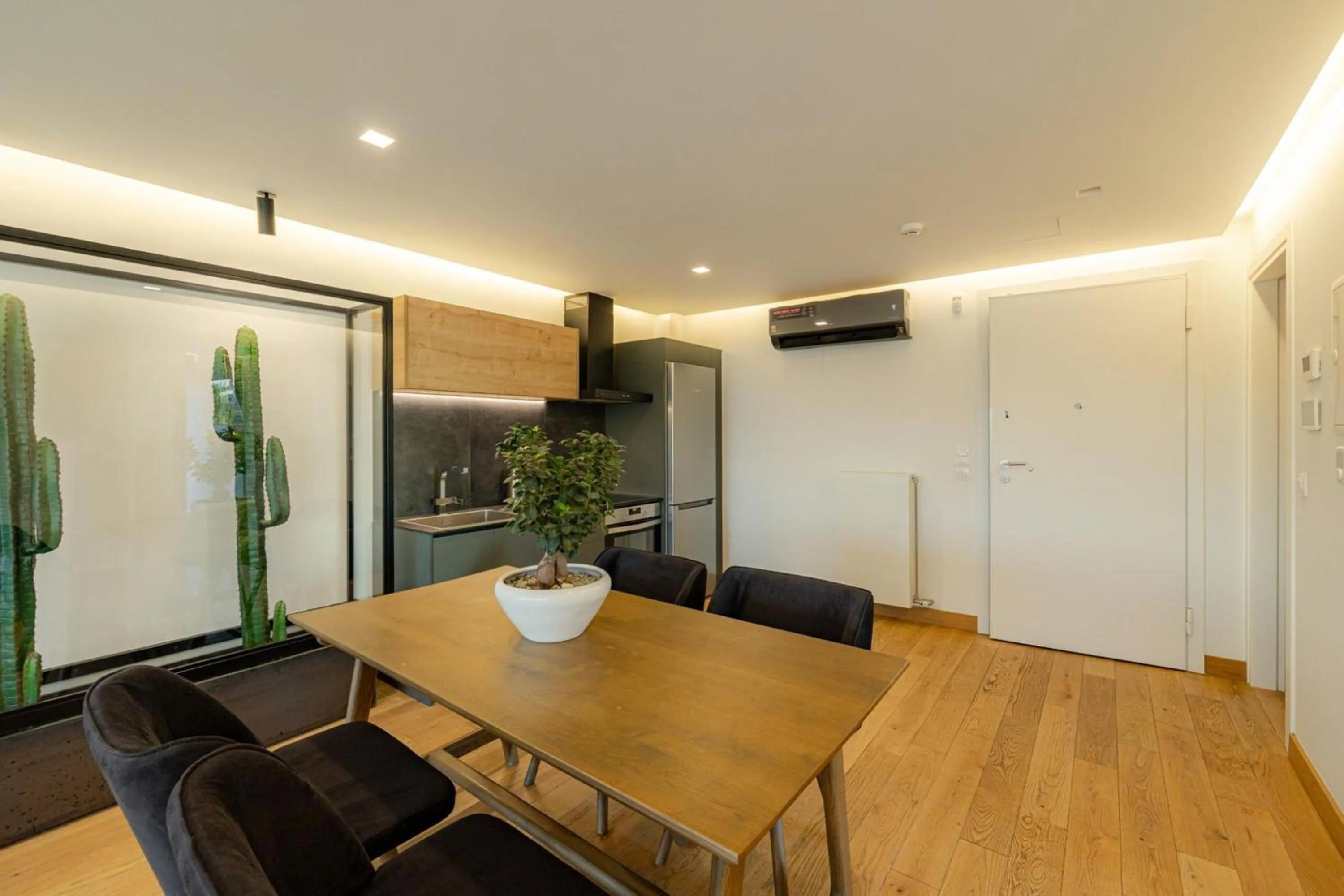 Earth Boutique Apartments next to Stavros Niarchos