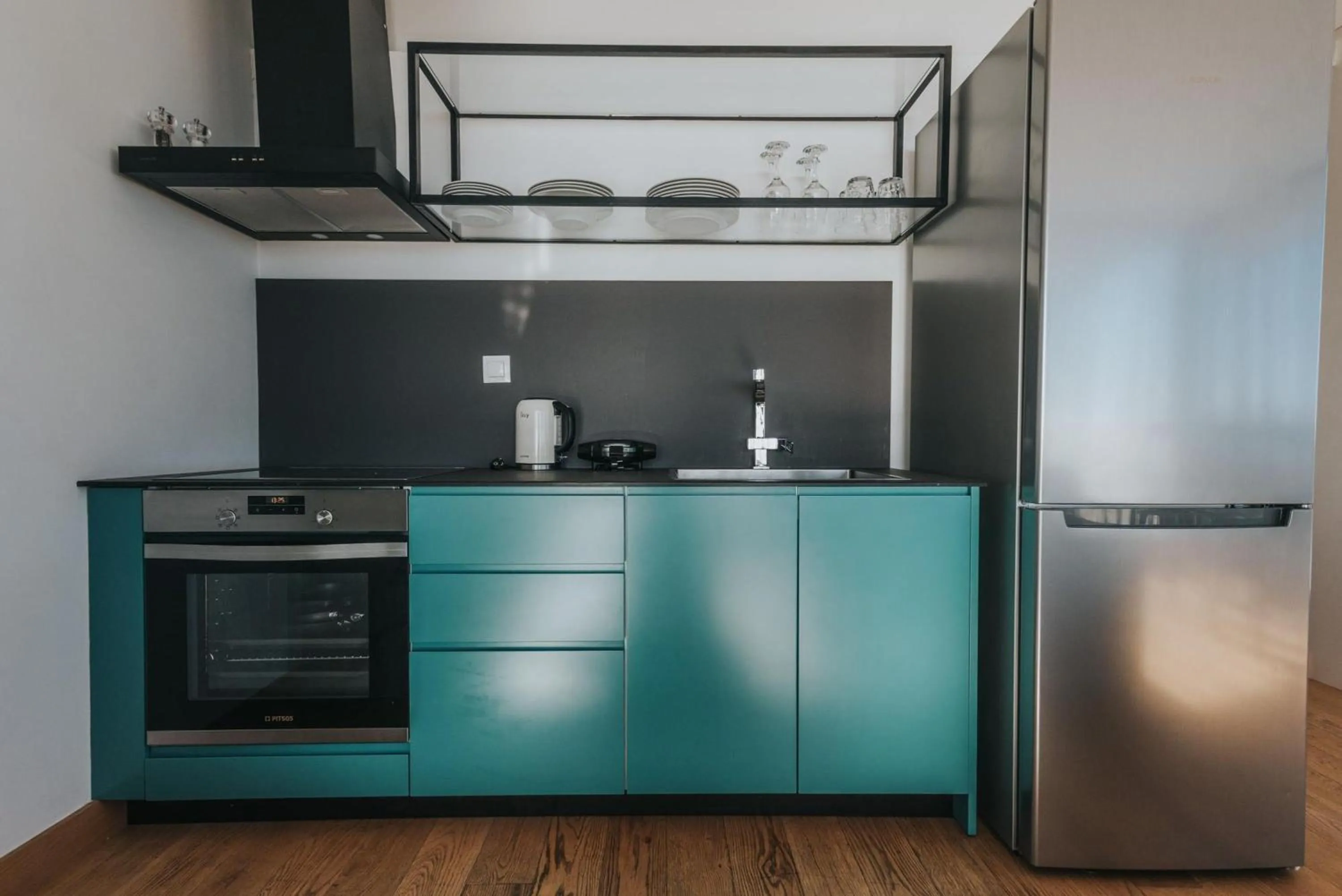 Kitchen or kitchenette in Earth Boutique Apartments next to Stavros Niarchos
