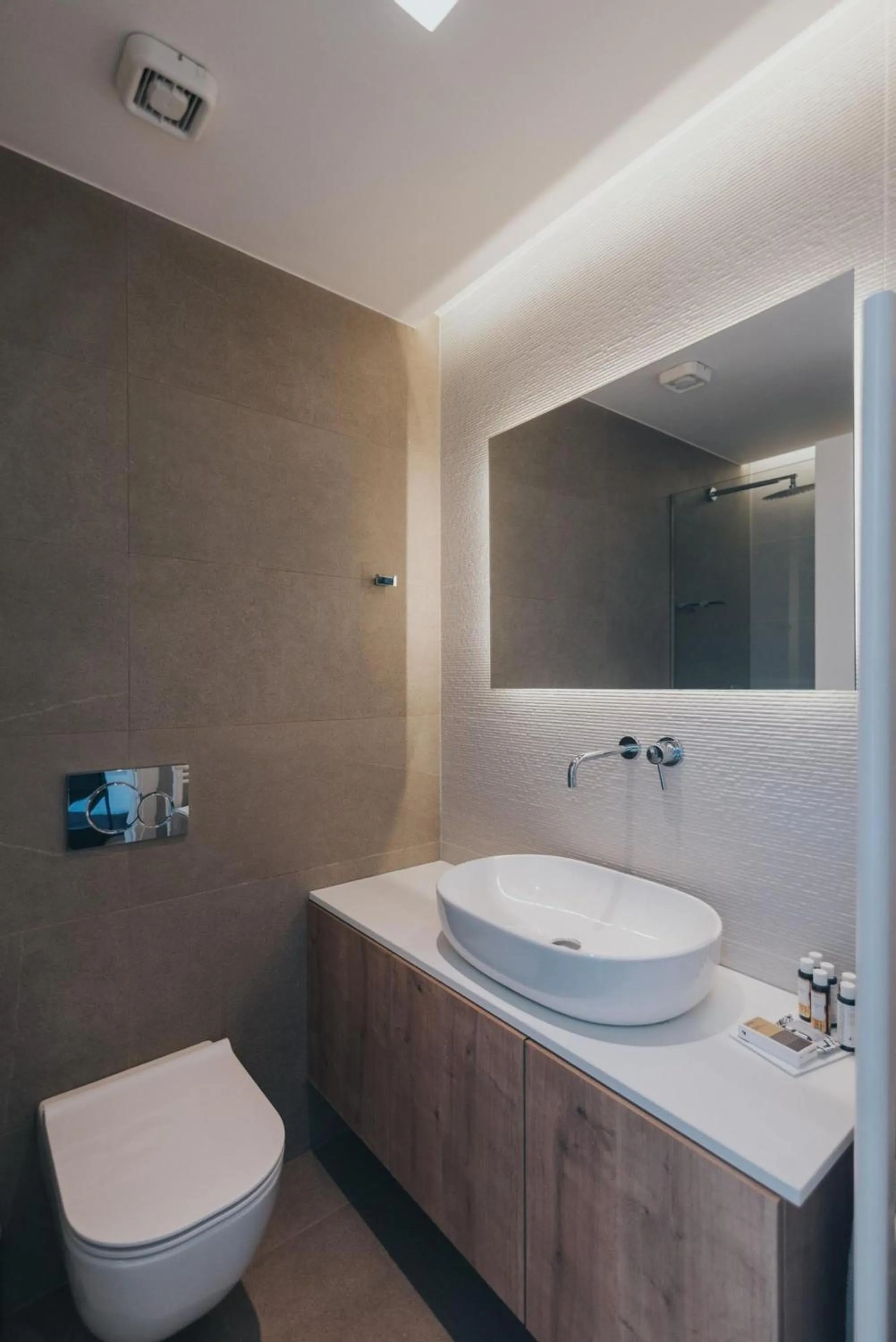 Earth Boutique Apartments next to Stavros Niarchos