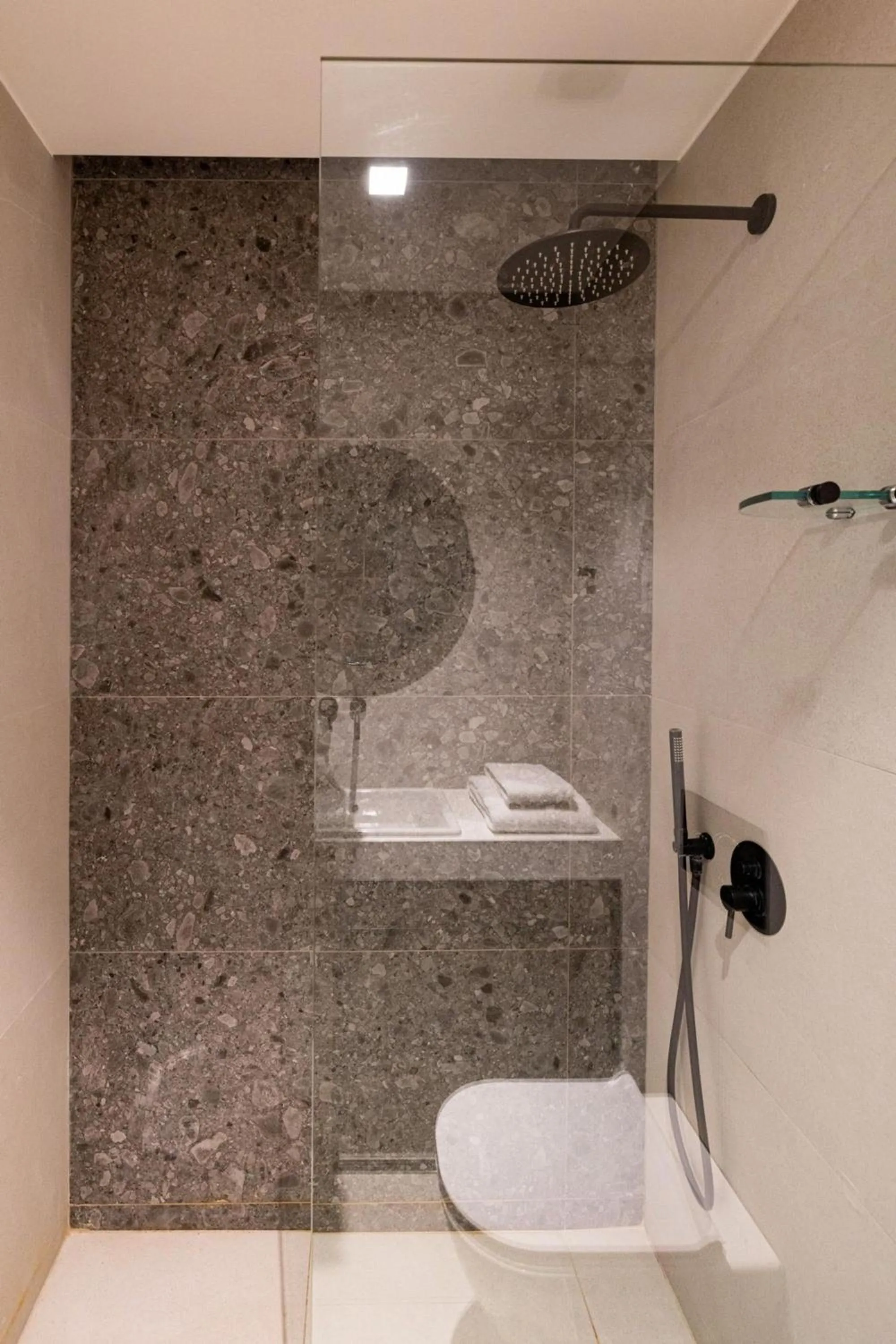 Shower in Earth Boutique Apartments next to Stavros Niarchos