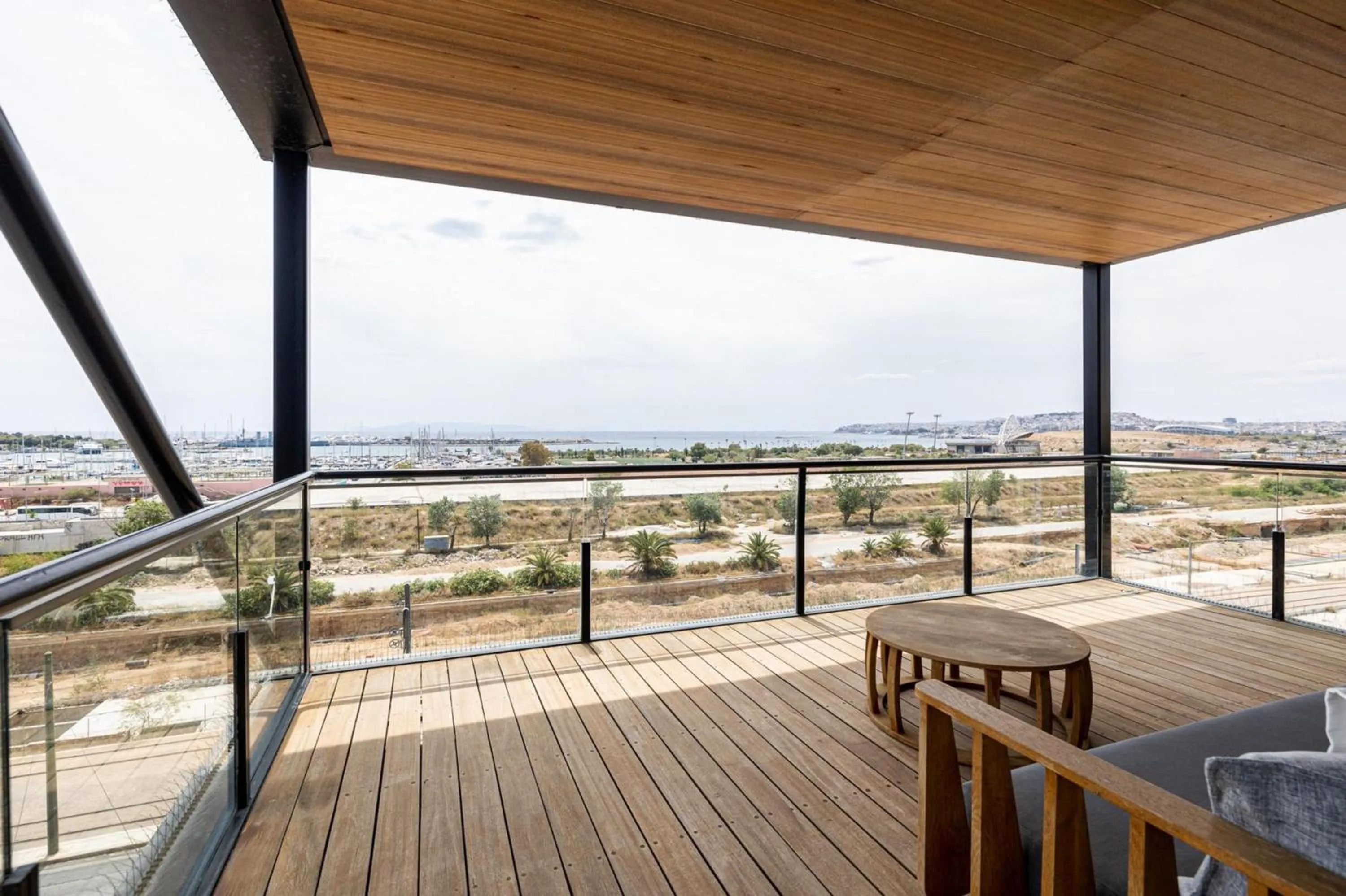 Earth Boutique Apartments next to Stavros Niarchos