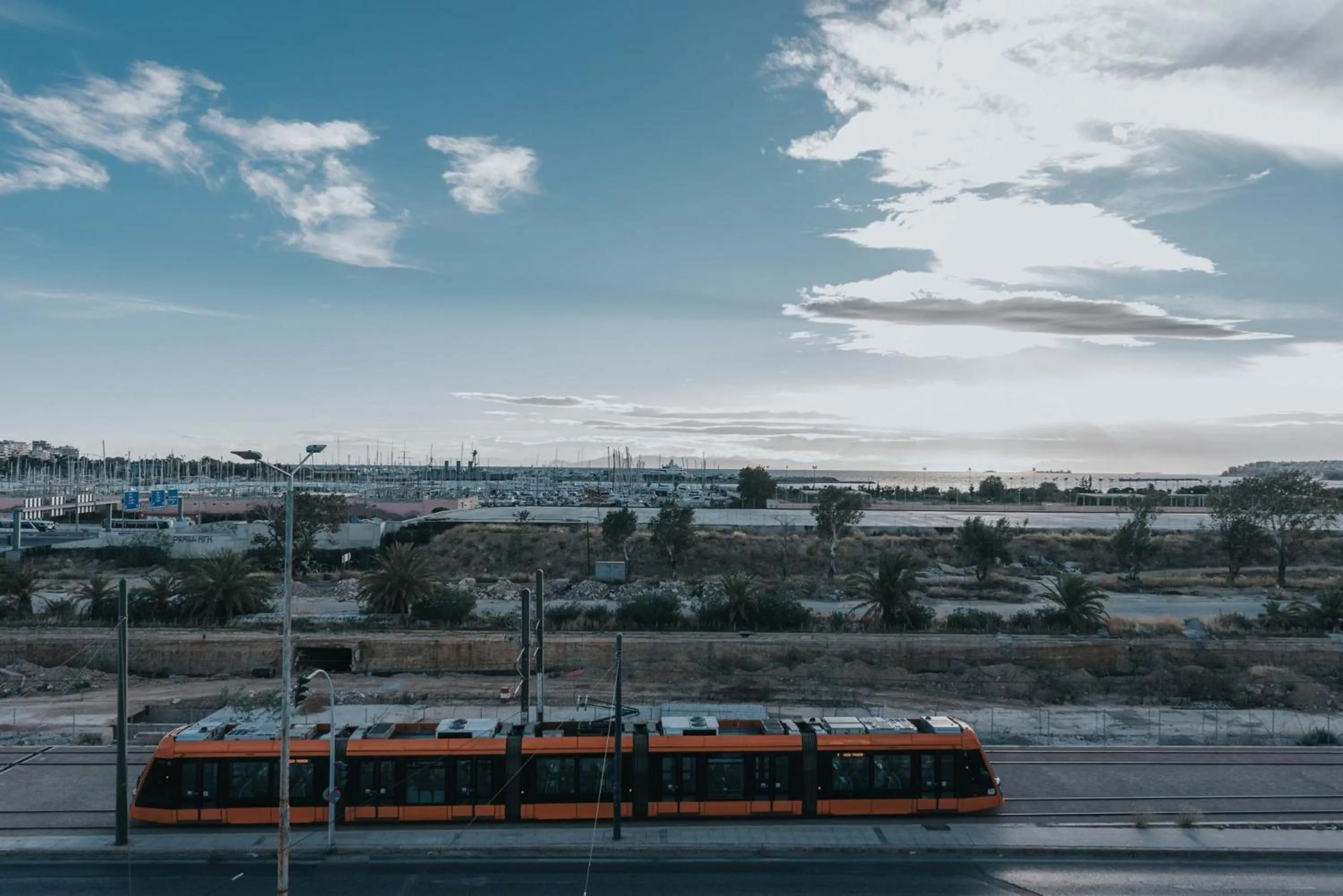 Earth Boutique Apartments next to Stavros Niarchos