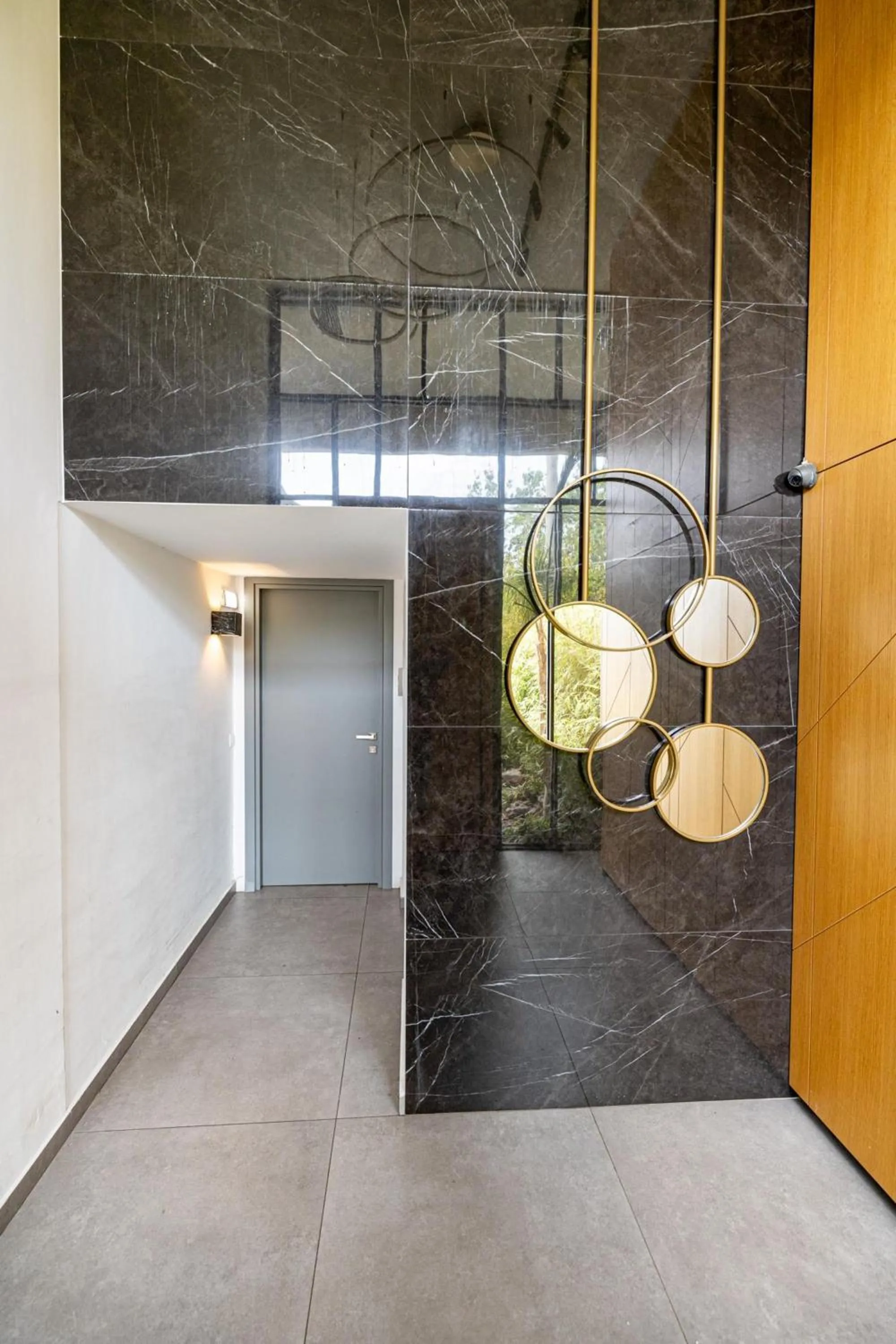 Earth Boutique Apartments next to Stavros Niarchos