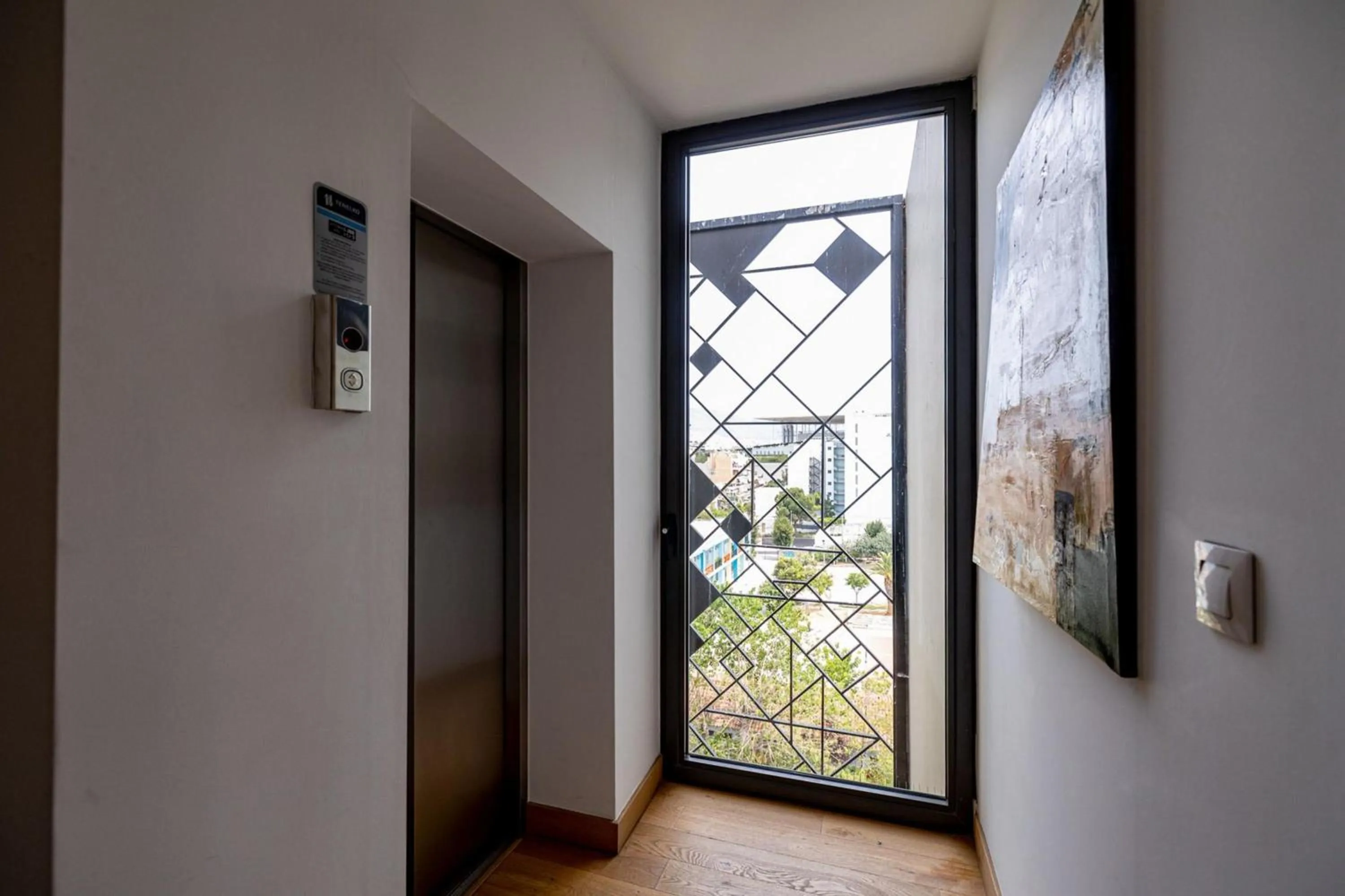 Earth Boutique Apartments next to Stavros Niarchos