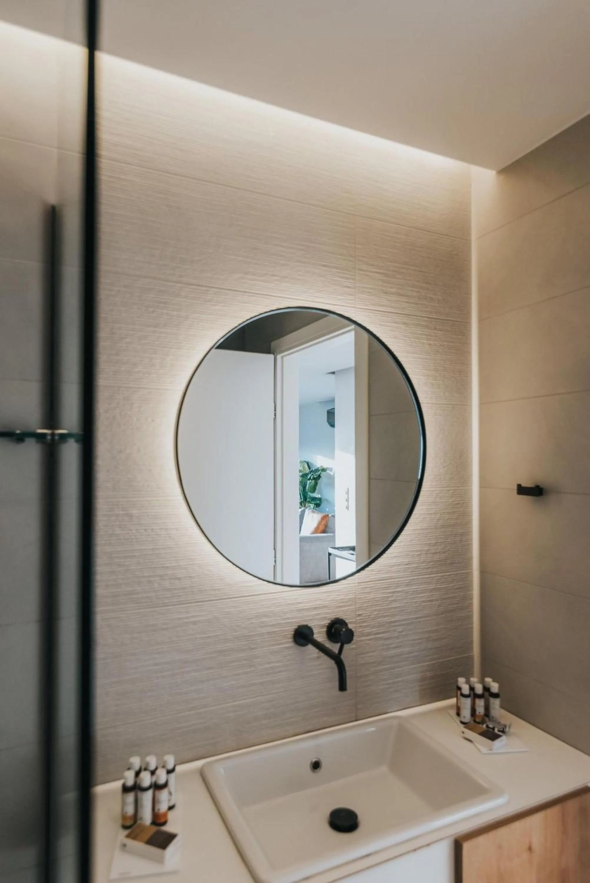 Earth Boutique Apartments next to Stavros Niarchos