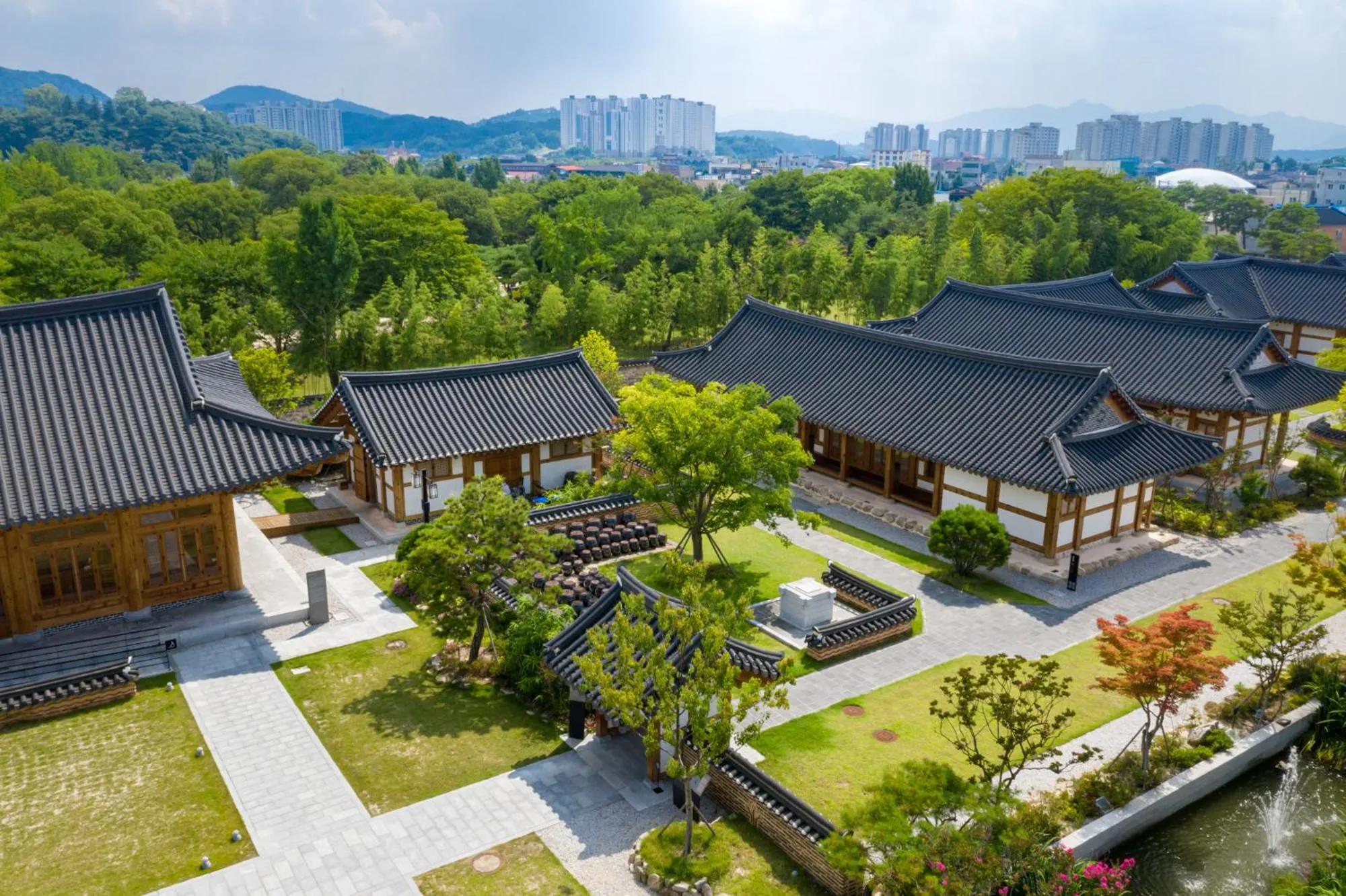 Hanok Stay Namwonyechon by Kensington