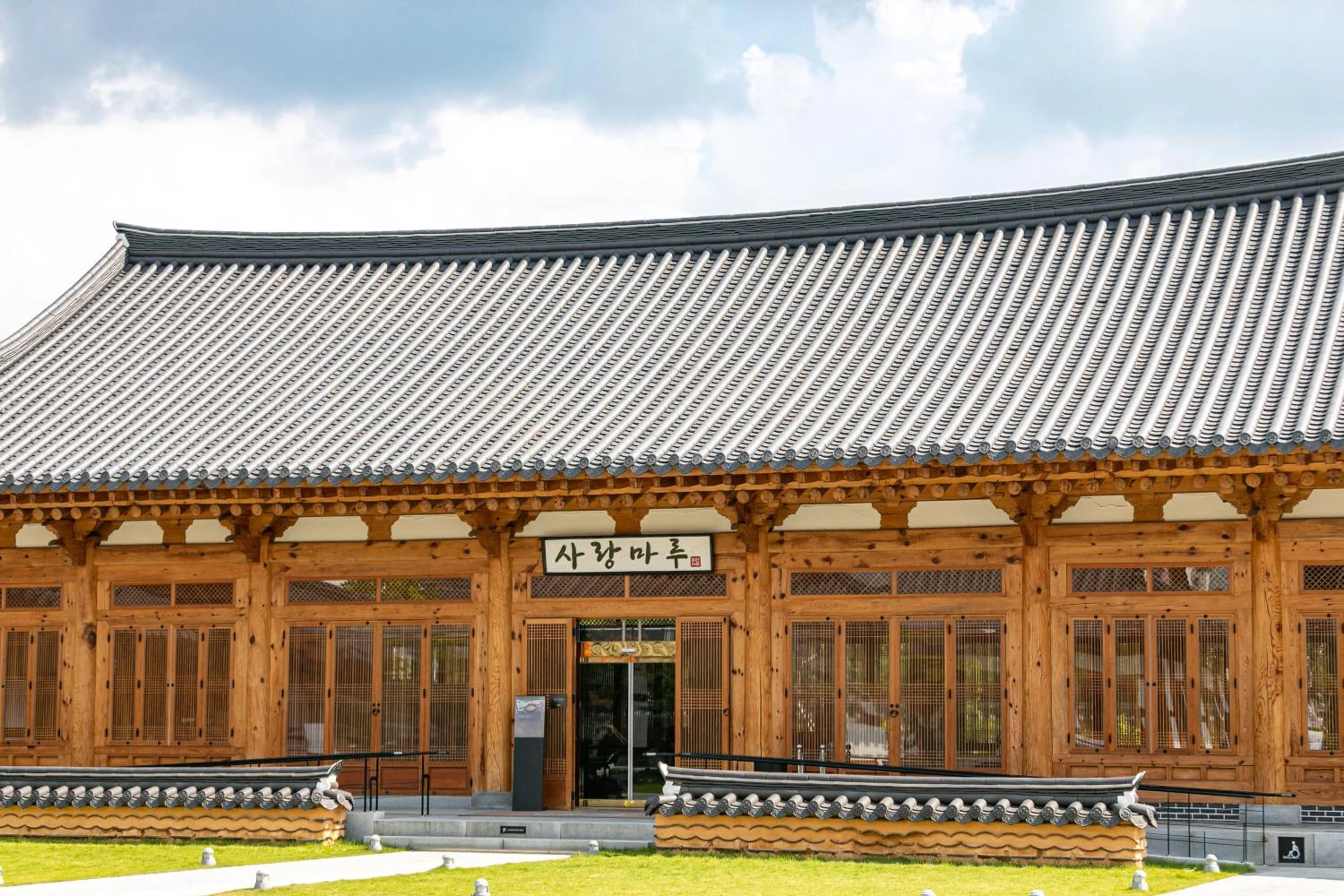 Restaurant/places to eat in Hanok Stay Namwonyechon by Kensington