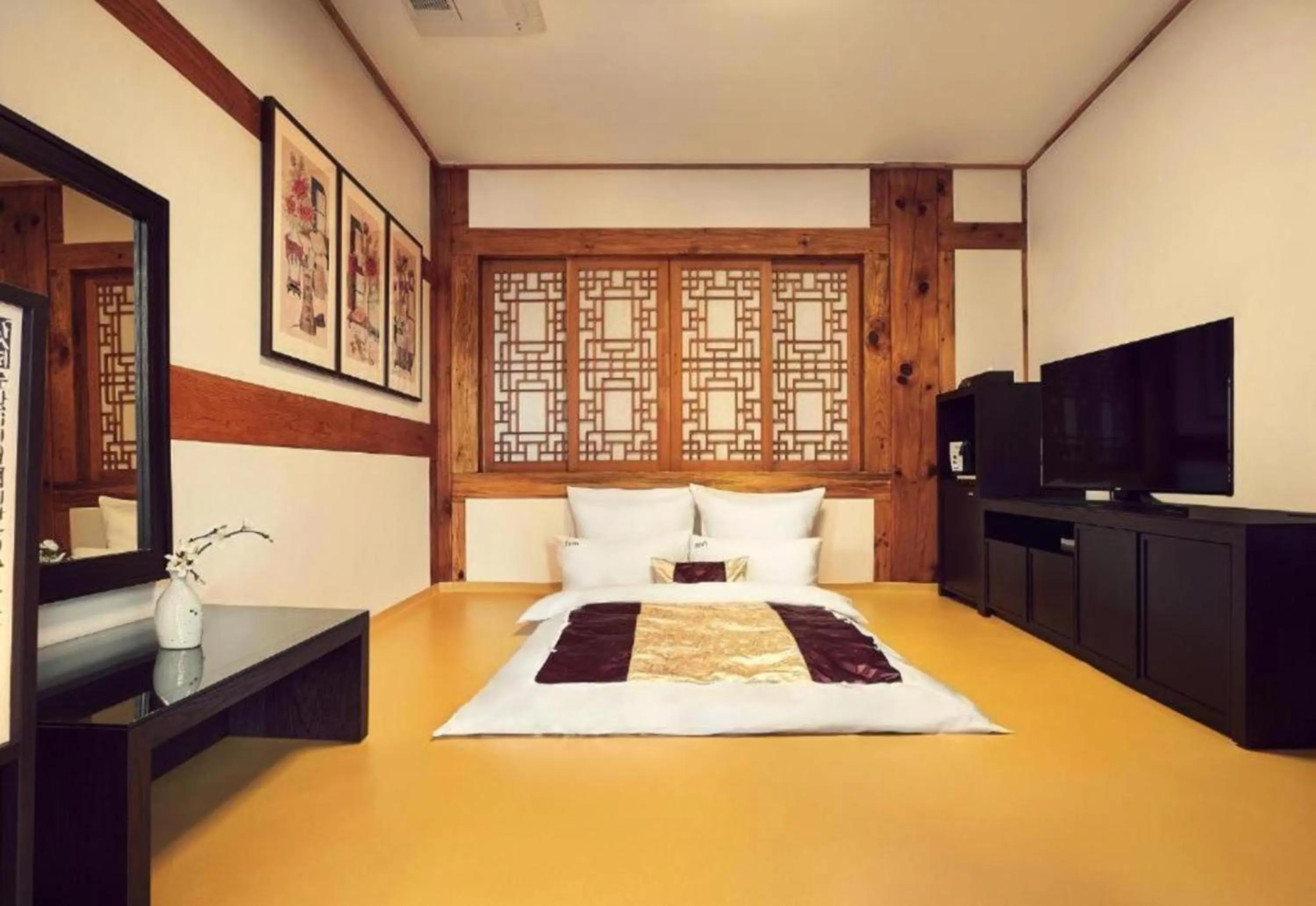 Hanok Stay Namwonyechon by Kensington
