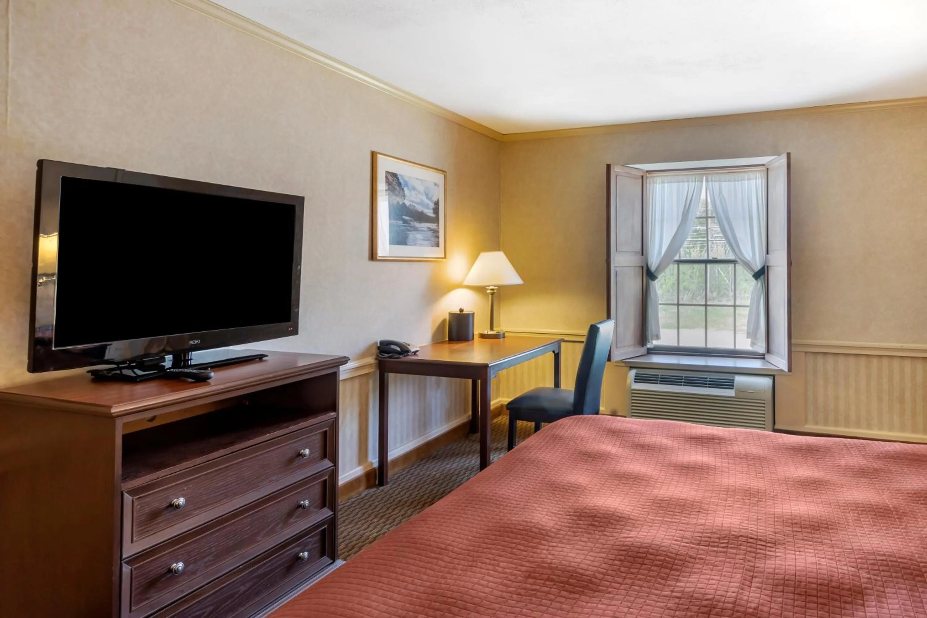 Bedroom, Bed in The Riverstone Inn